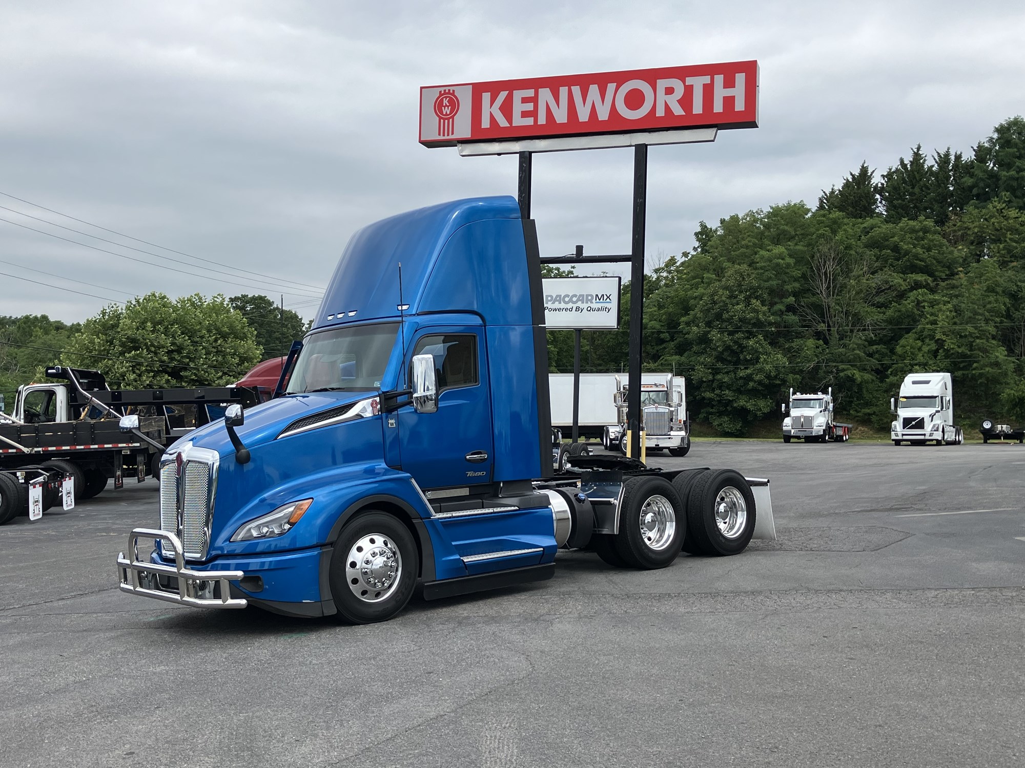 2023 Kenworth T680 Next Gen - image 1 of 6