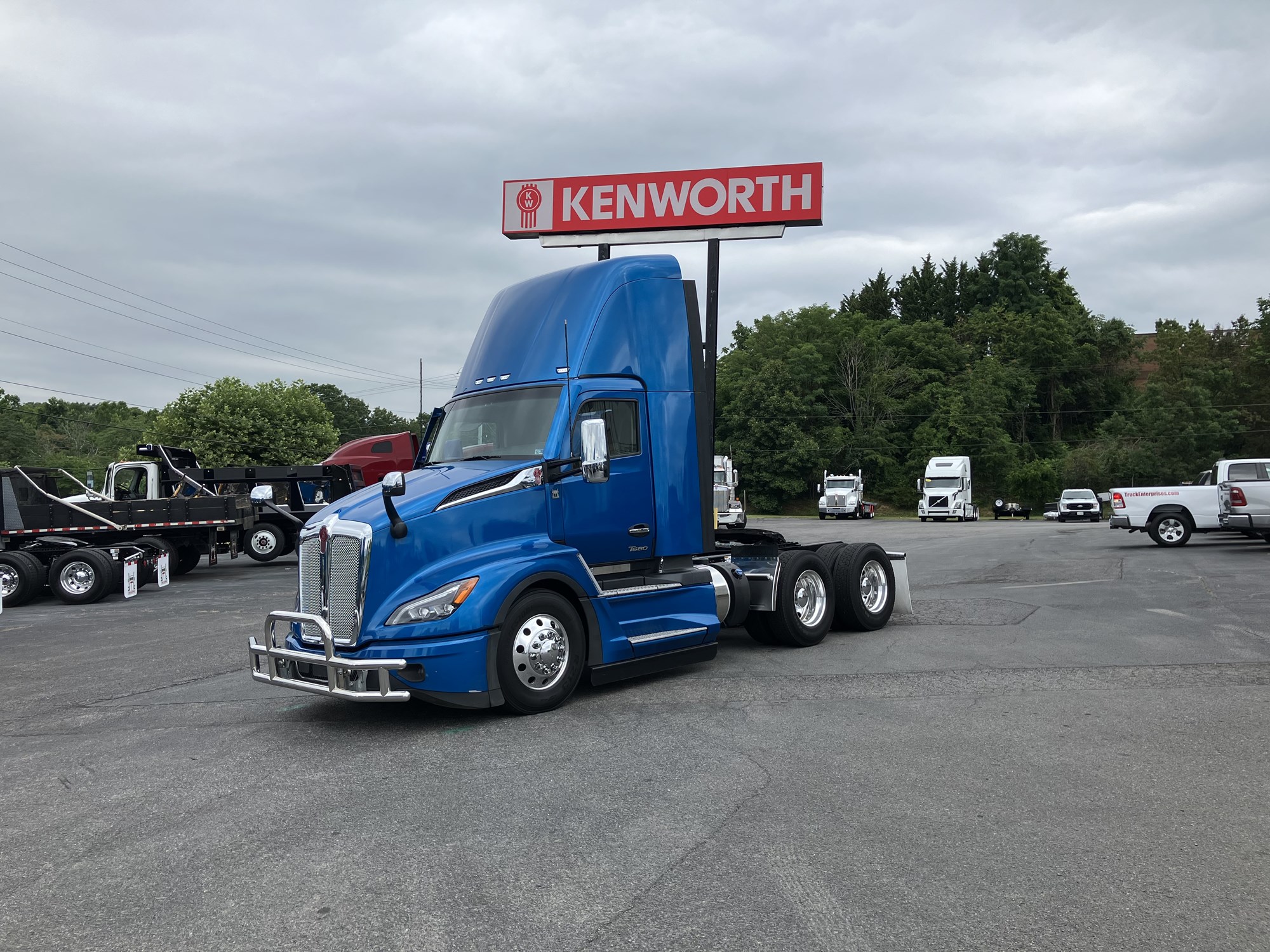 2023 Kenworth T680 Next Gen - image 2 of 6