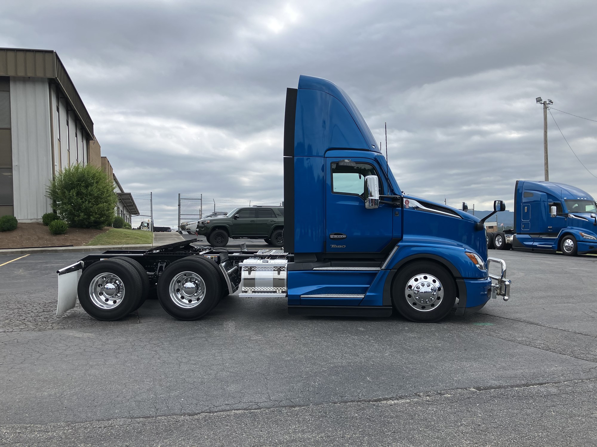 2023 Kenworth T680 Next Gen - image 5 of 6