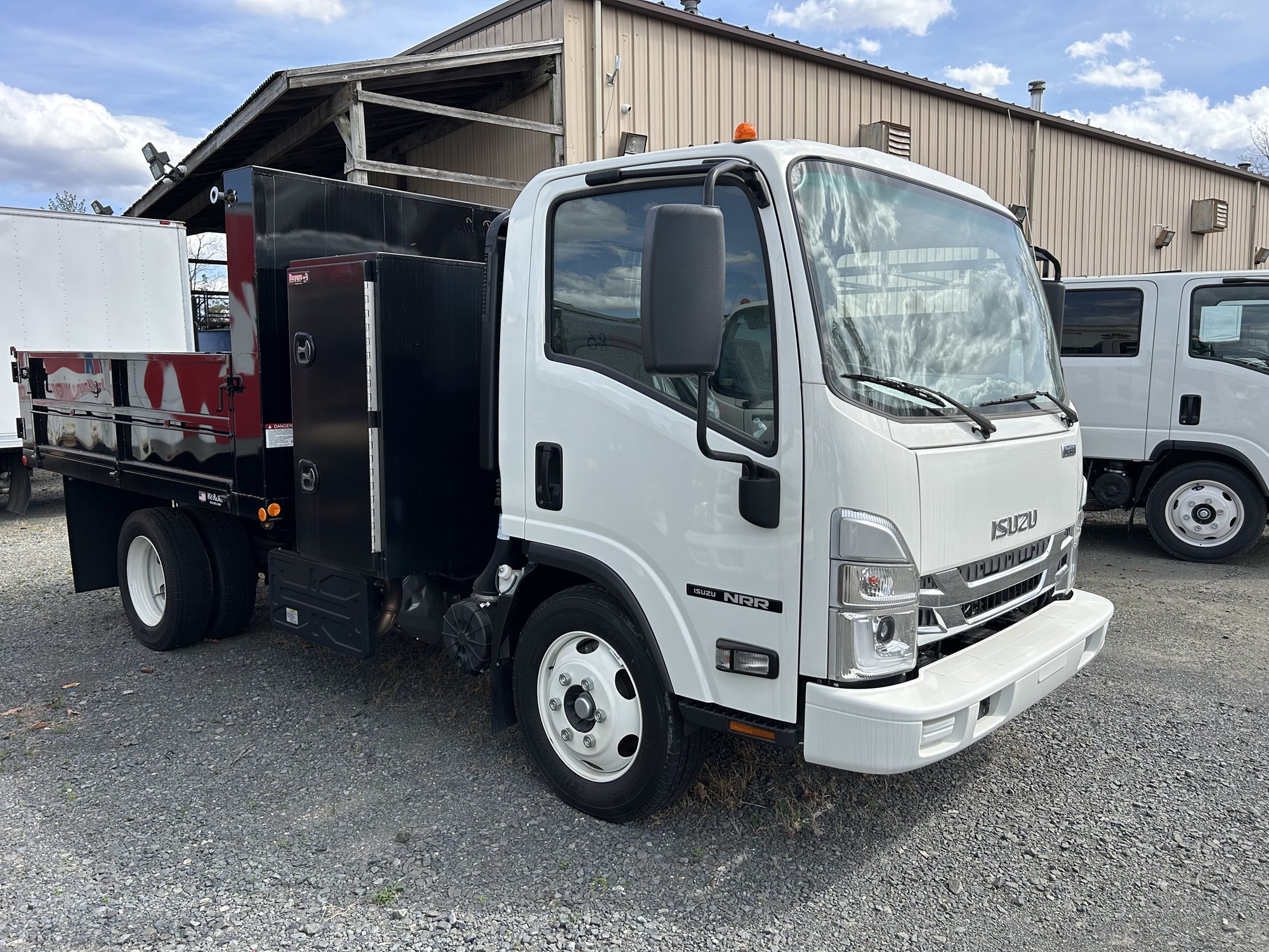 2024 Isuzu NRR 3U2 - image 1 of 6