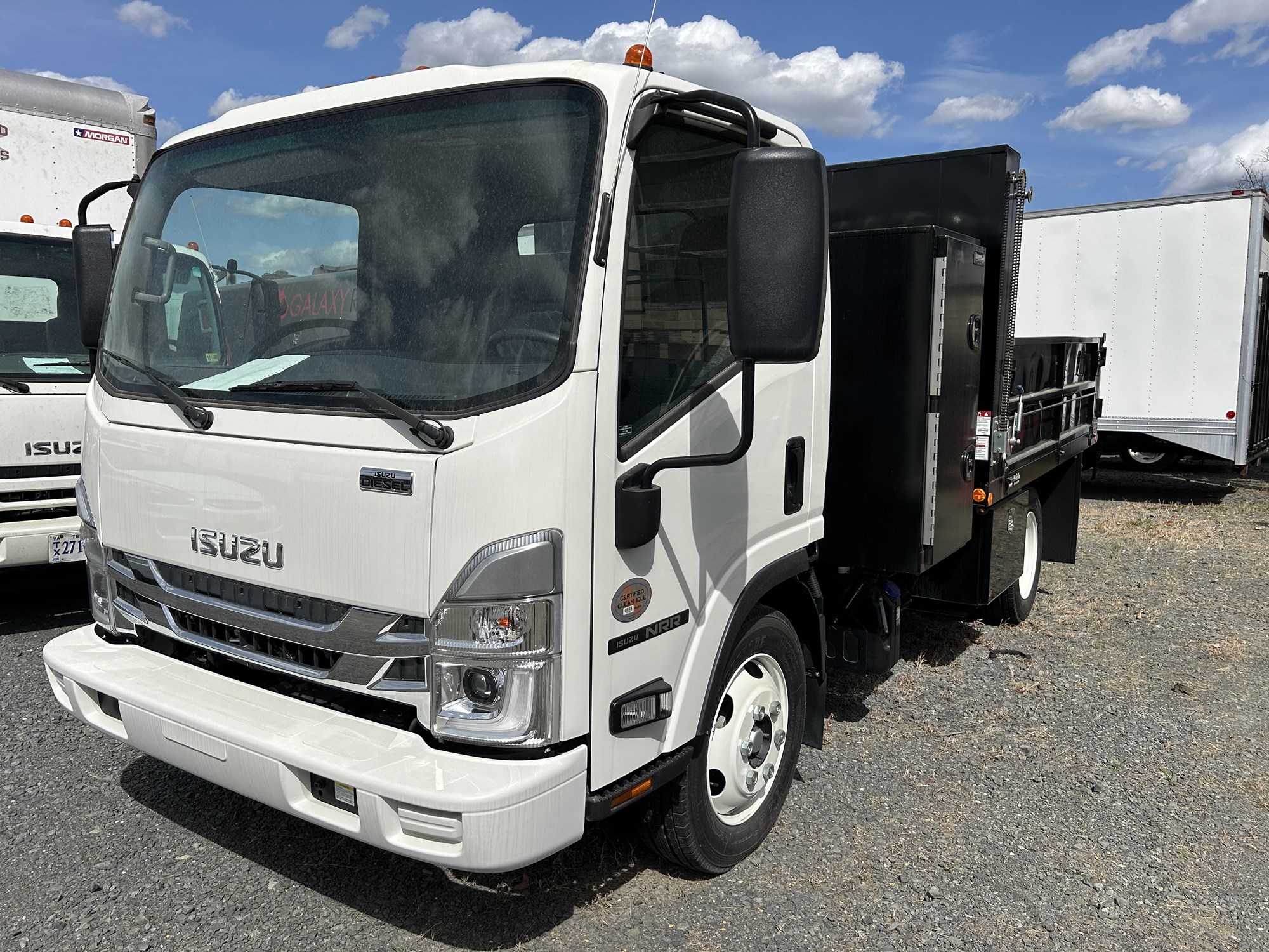 2024 Isuzu NRR 3U2 - image 2 of 6