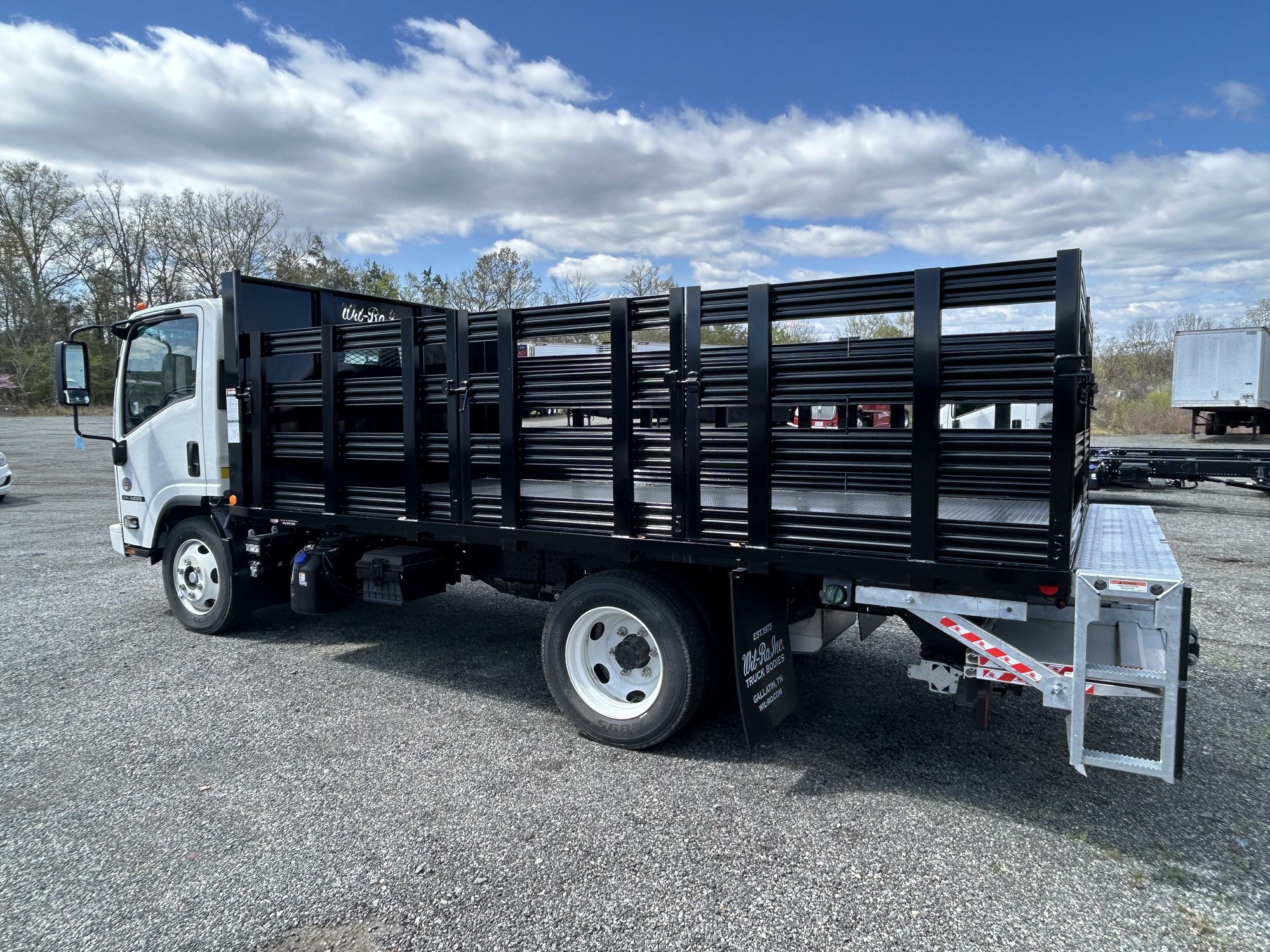 2024 Isuzu NRR 3U2 - image 3 of 6