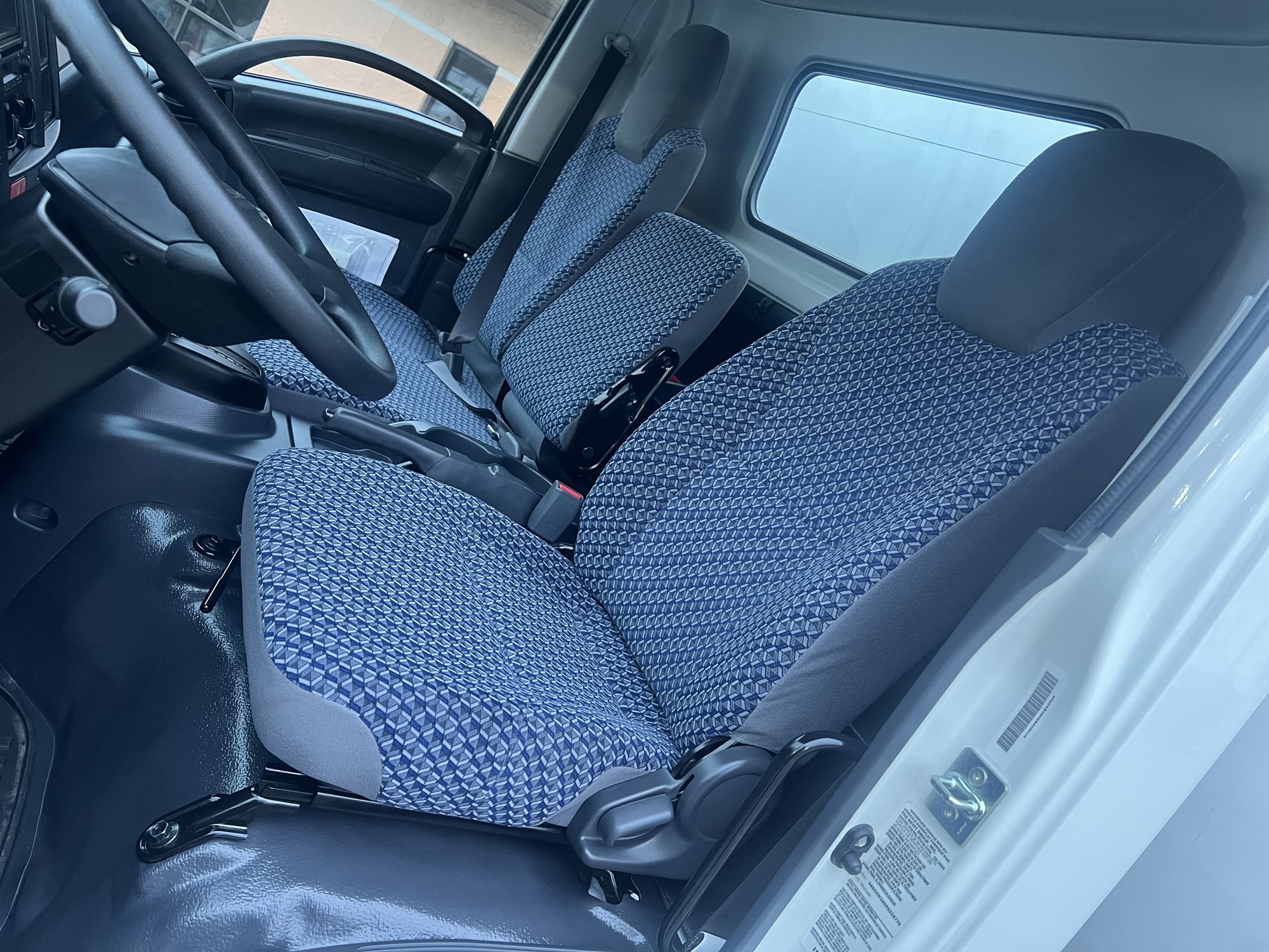 2024 Isuzu NPR GAS HD 1F4 - image 5 of 6
