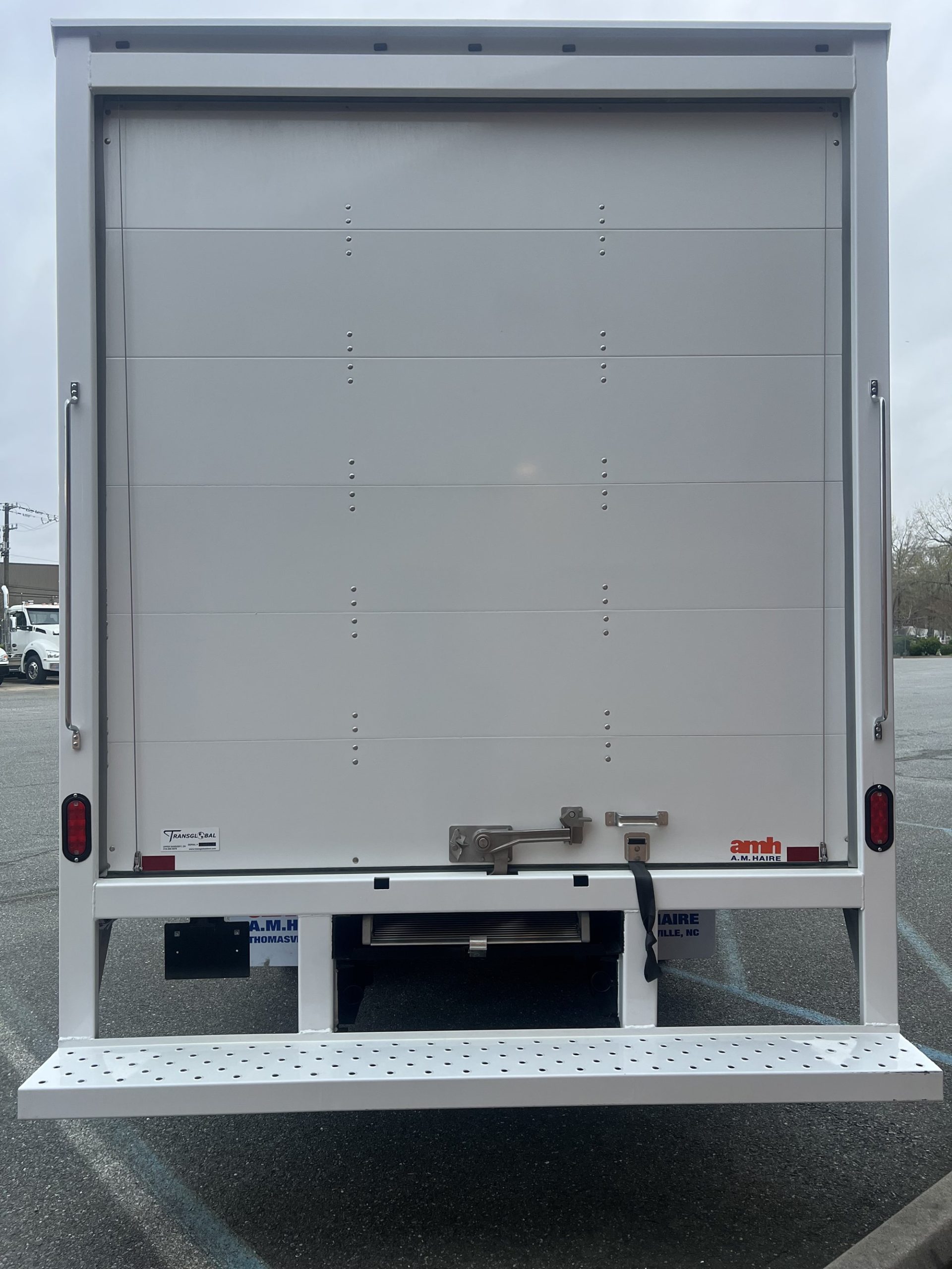 2024 Isuzu NPR GAS HD 1F4 - image 4 of 6