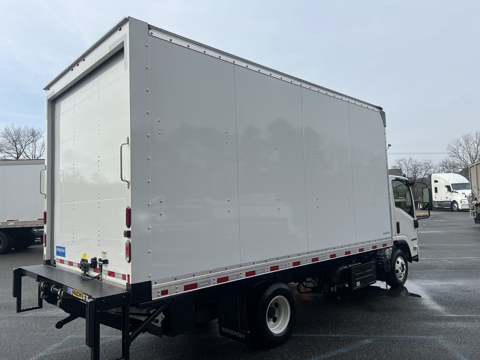 2025 Isuzu NPR HD 3F3 - image 4 of 6