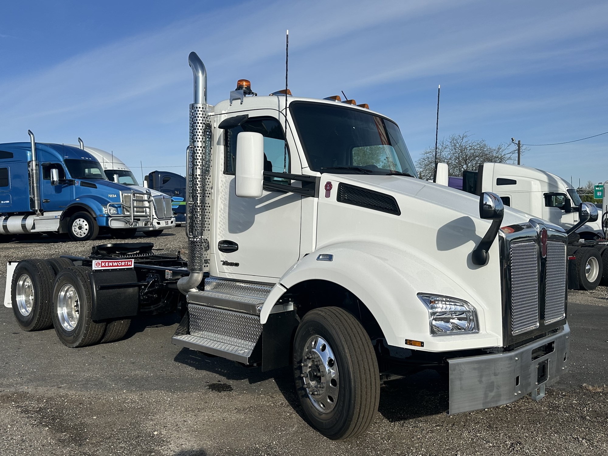 2025 Kenworth T880 - image 2