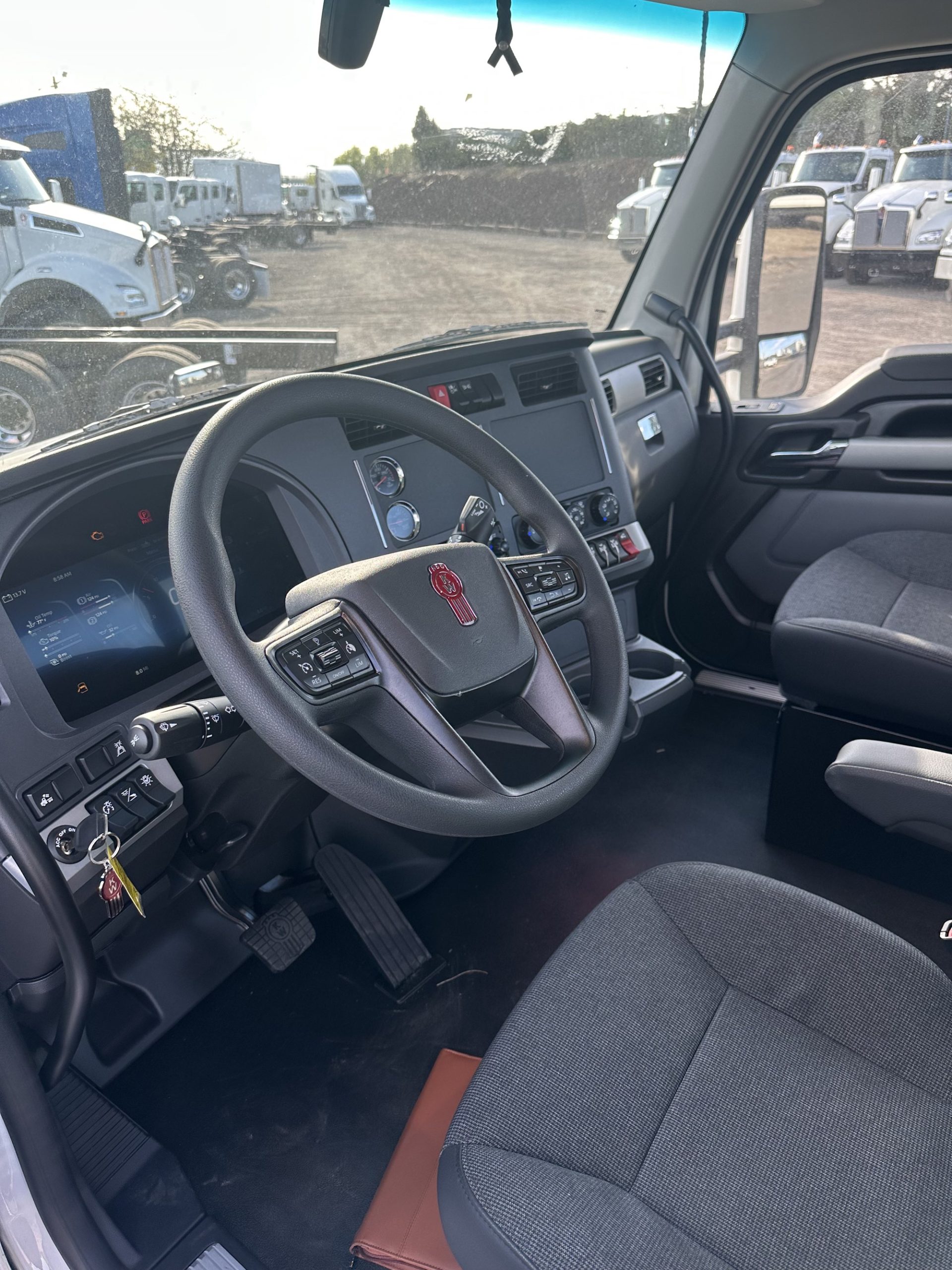 2025 Kenworth T880 - image 6