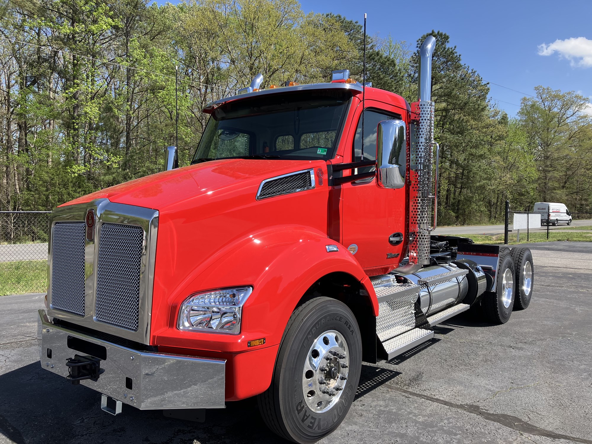 2025 Kenworth T880