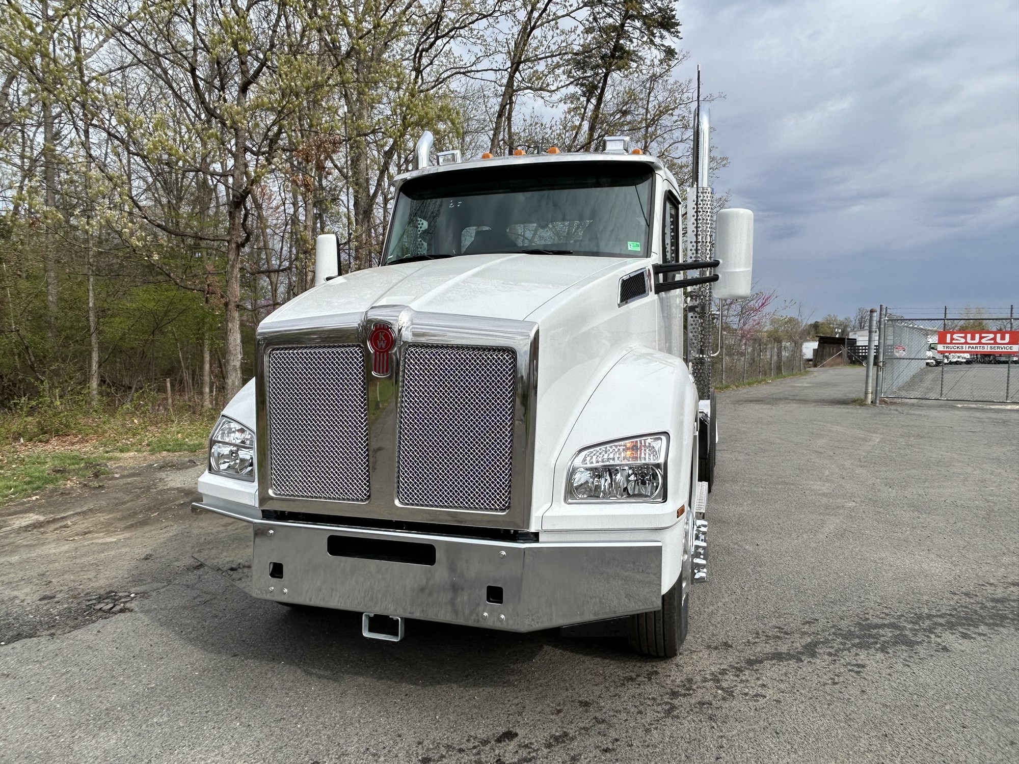 2025 Kenworth T880 - image 2 of 6