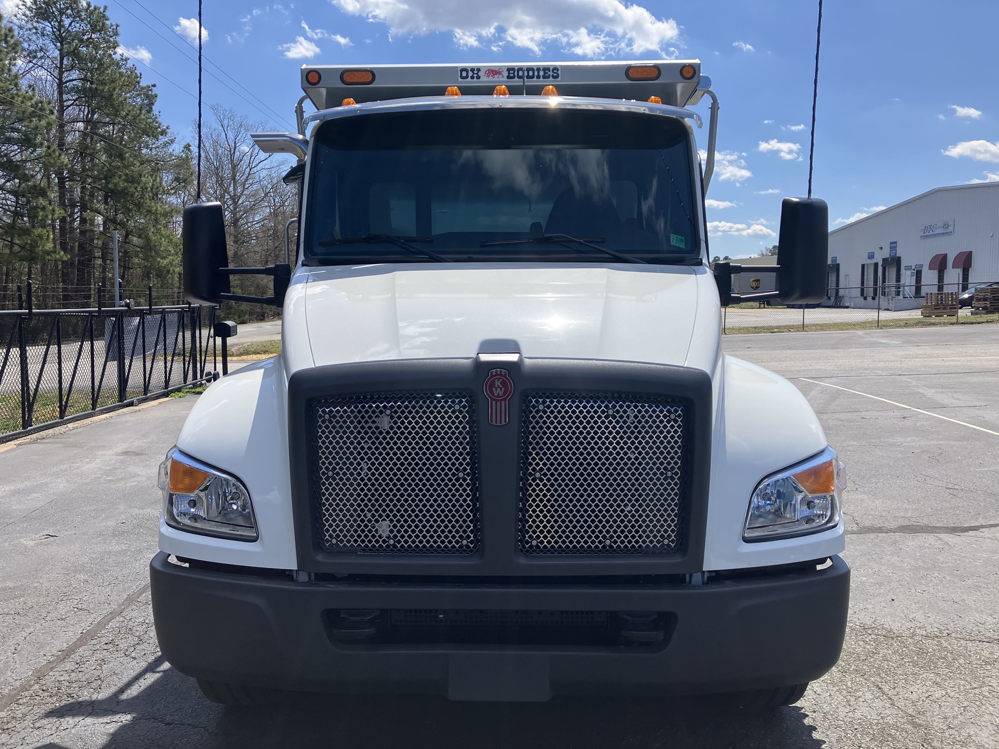 2025 Kenworth T380 - image 3 of 6