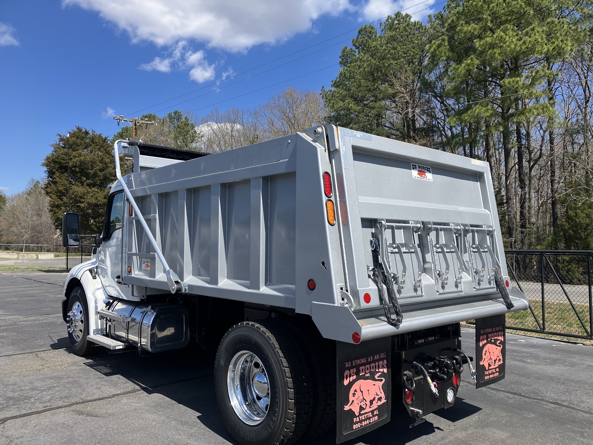 2025 Kenworth T380 - image 4 of 6