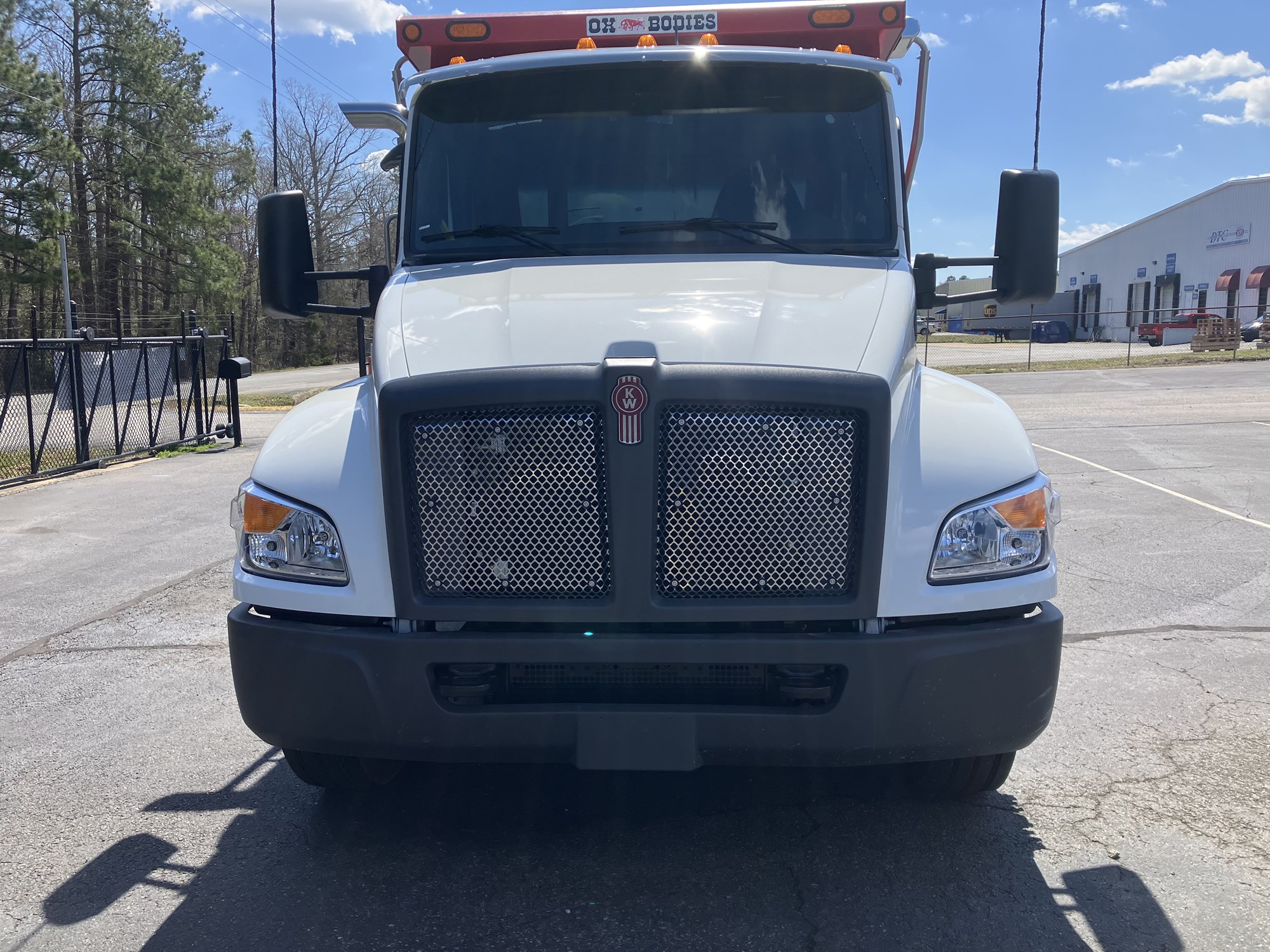 2025 Kenworth T380 - image 3 of 6