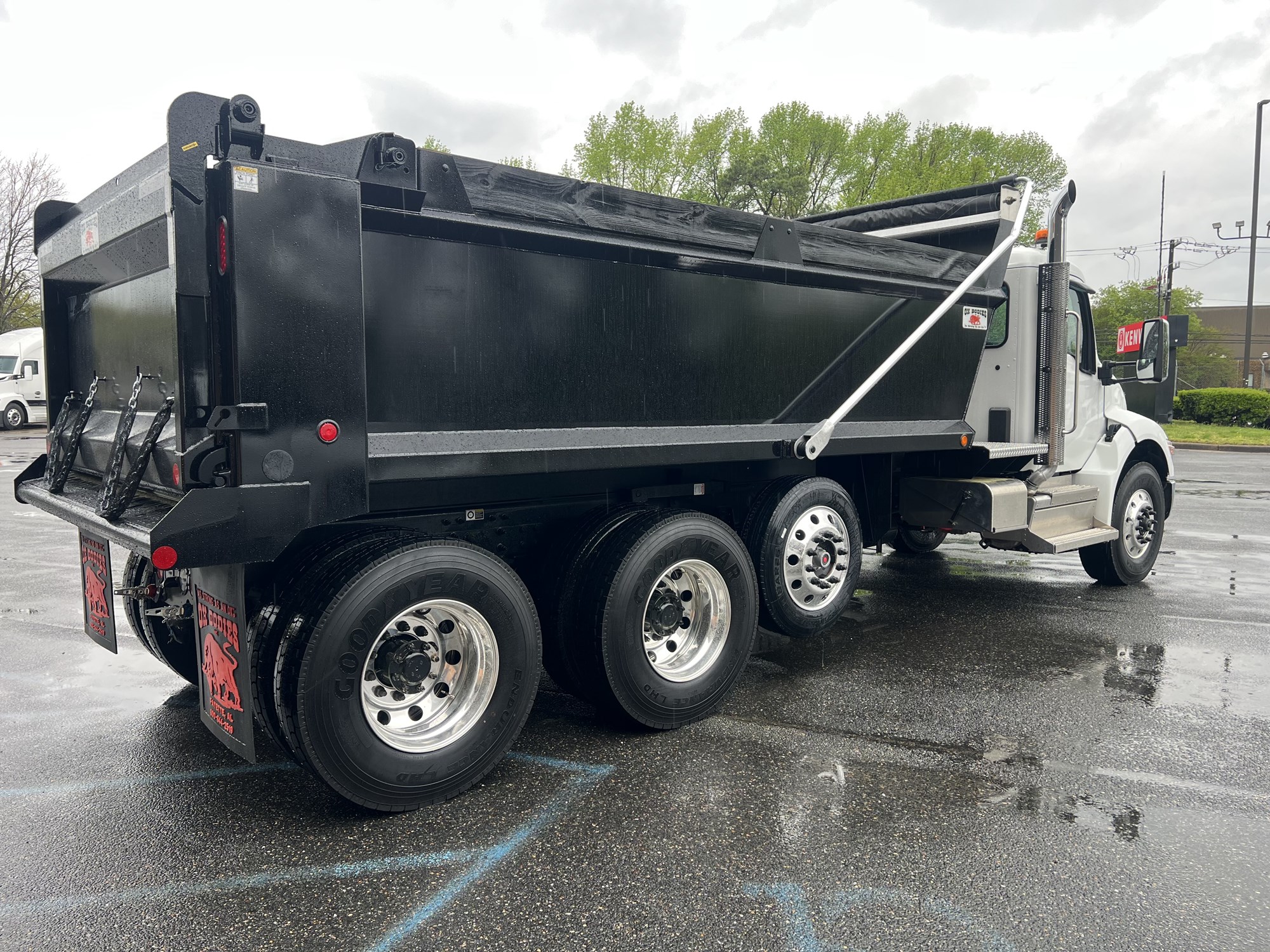 2025 Kenworth T480 - image 2 of 5