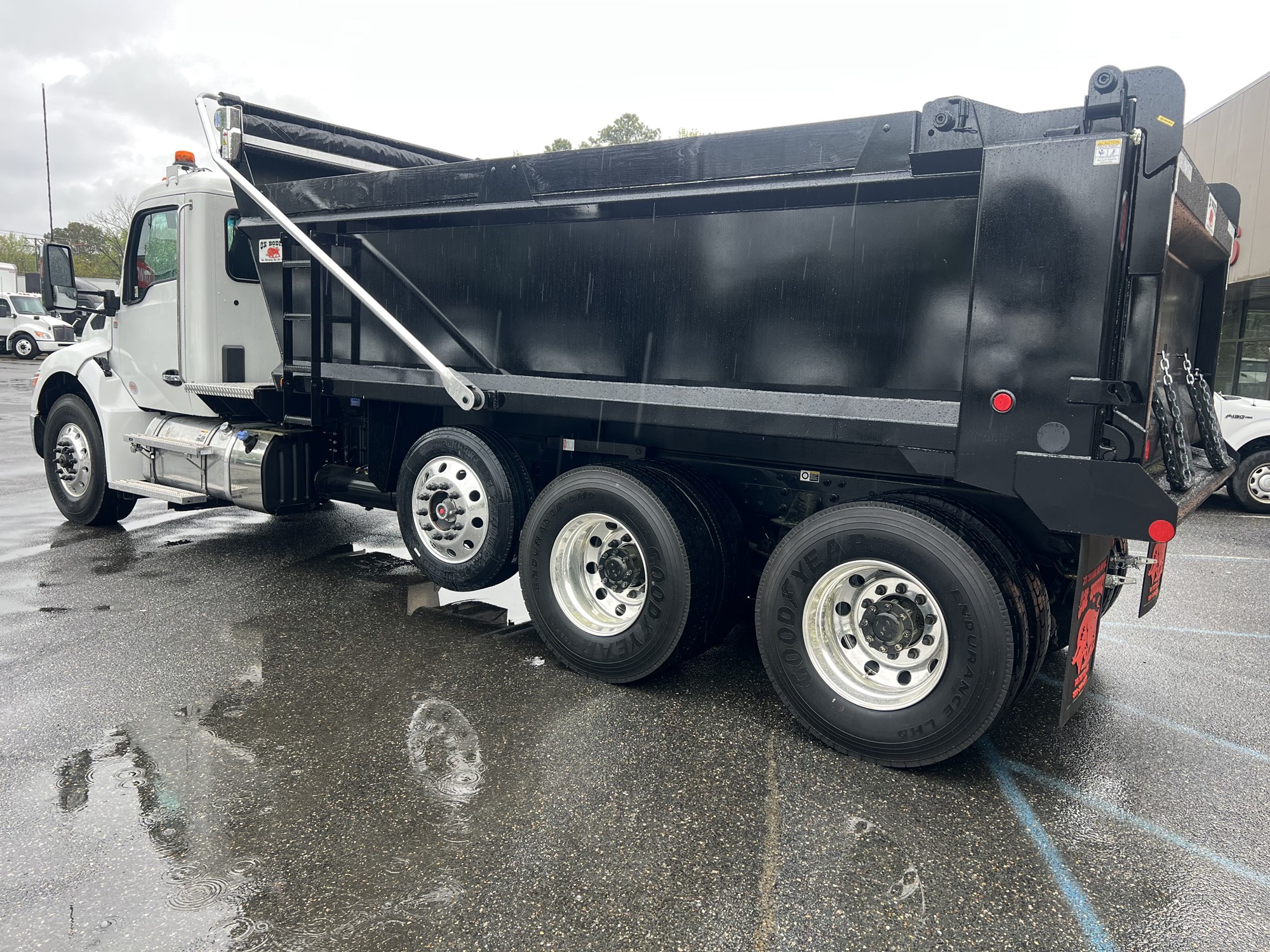 2025 Kenworth T480 - image 3 of 5