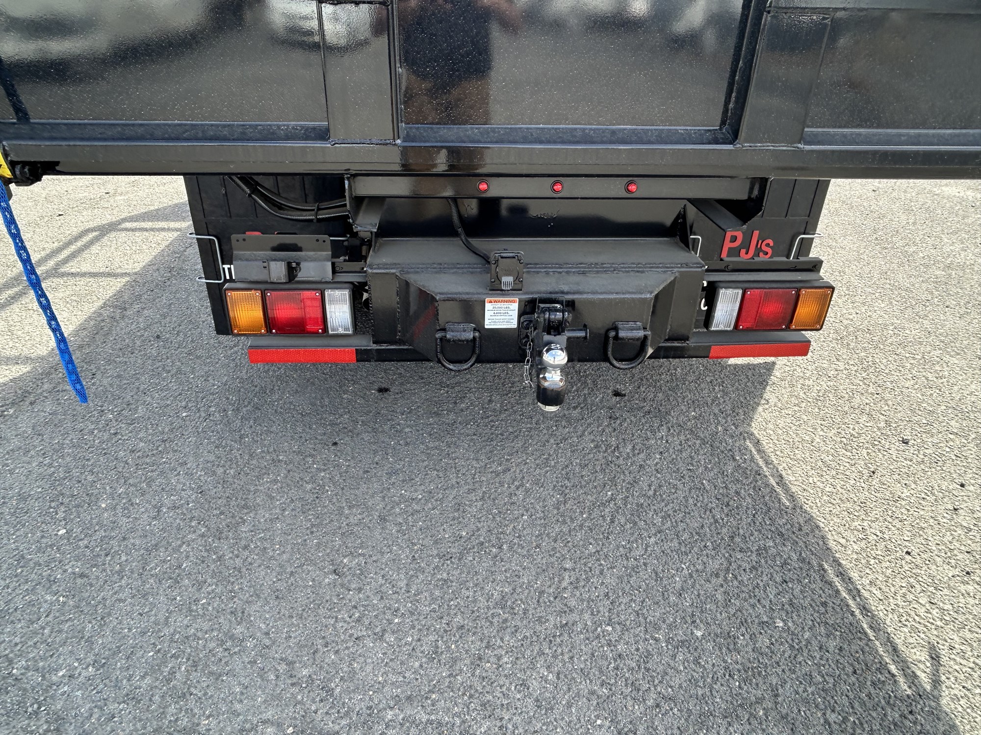 2025 Isuzu NQRGAS Crew 1S4 - image 3 of 6