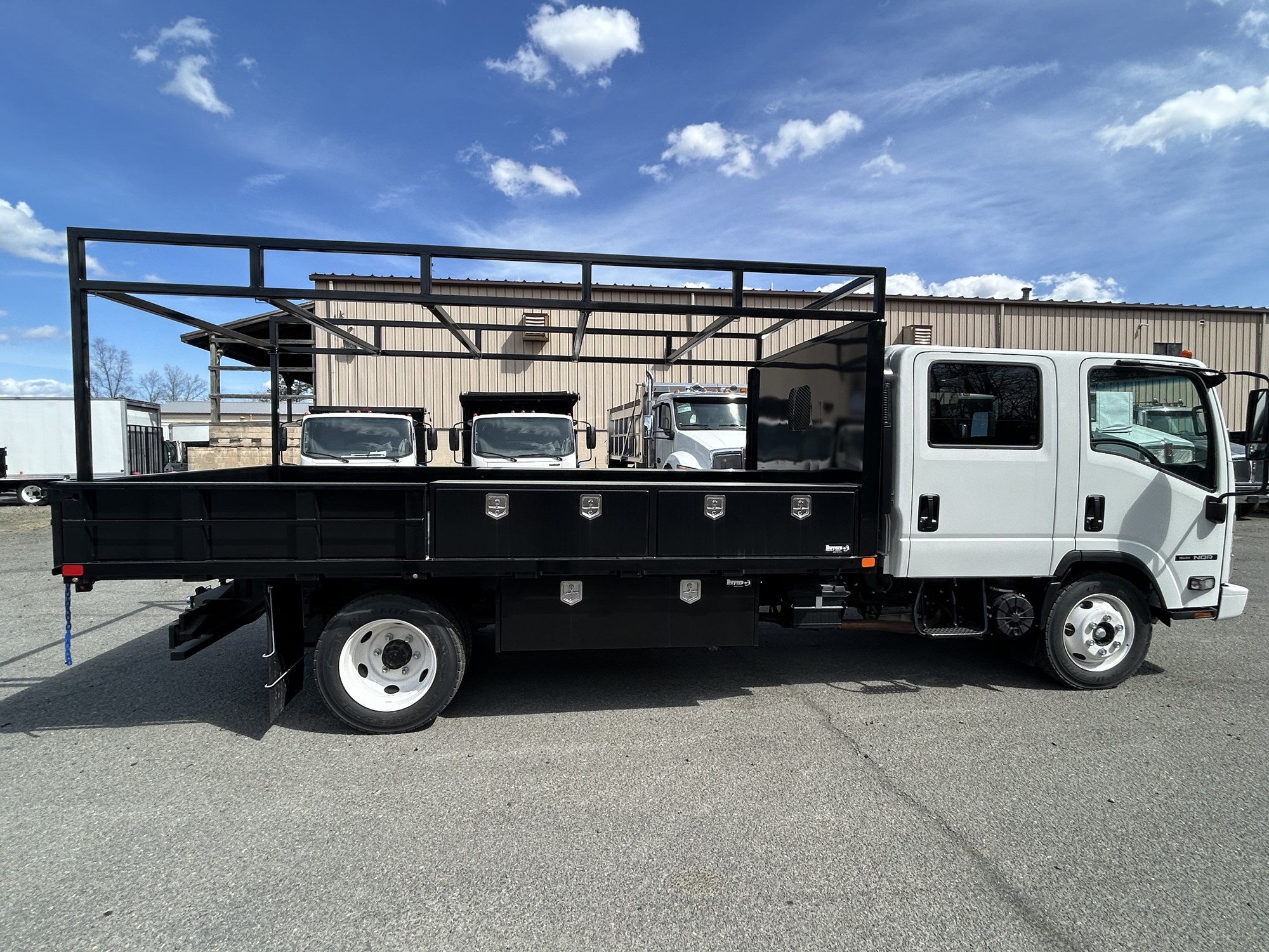 2025 Isuzu NQRGAS Crew 1S4 - image 4 of 6