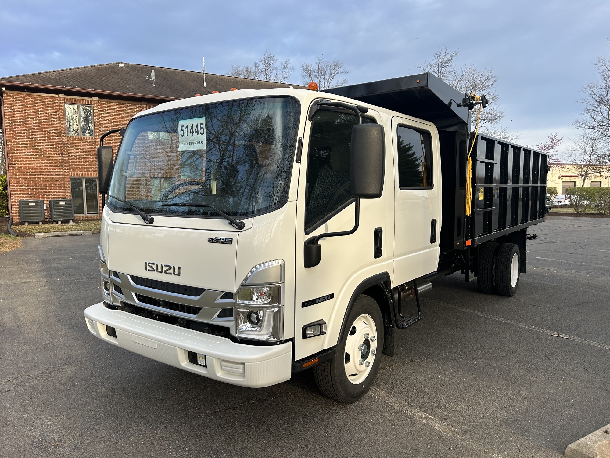2025 Isuzu NRR GAS 1V4 - image 1 of 6