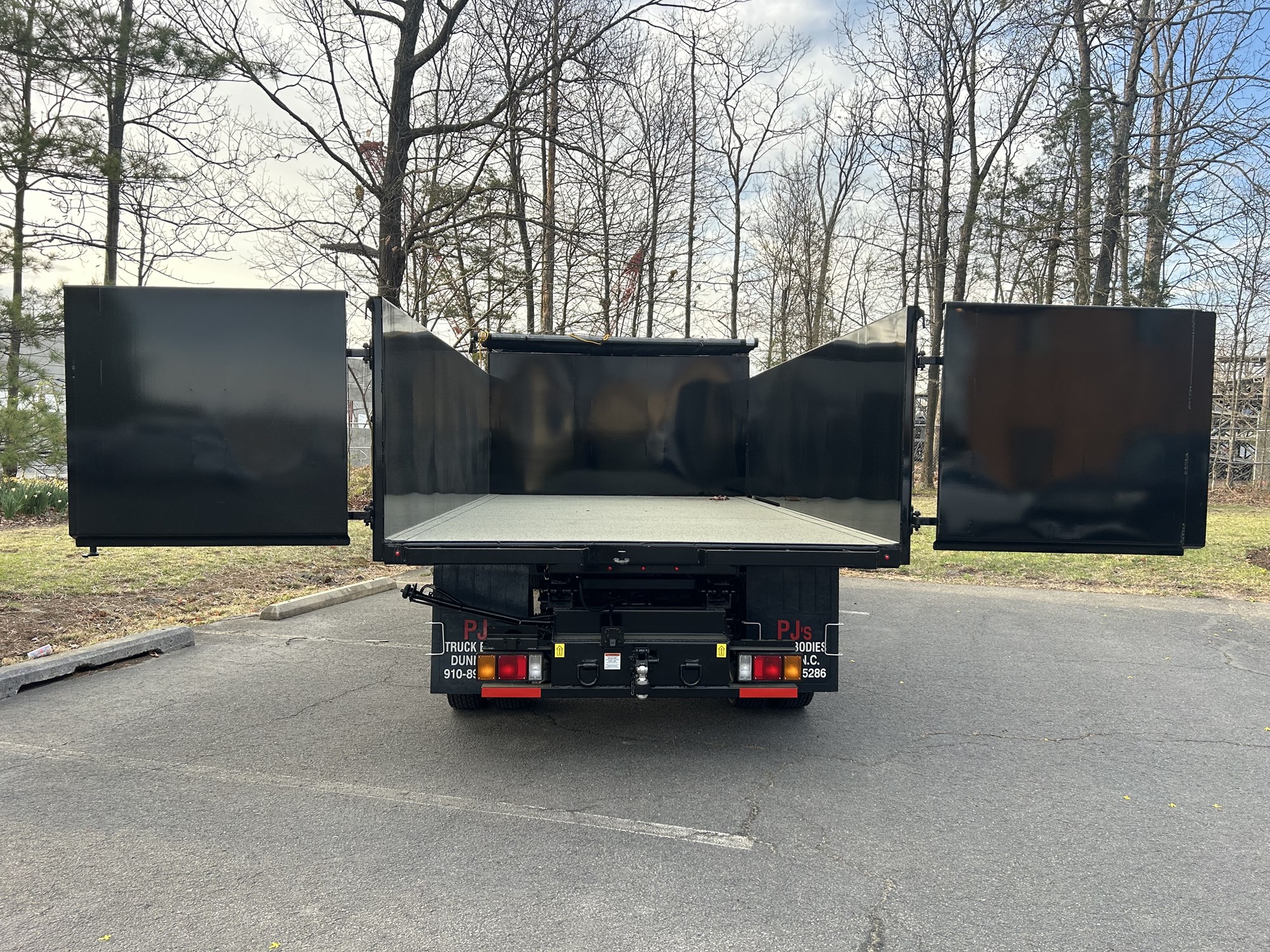 2025 Isuzu NRR GAS 1V4 - image 4 of 6