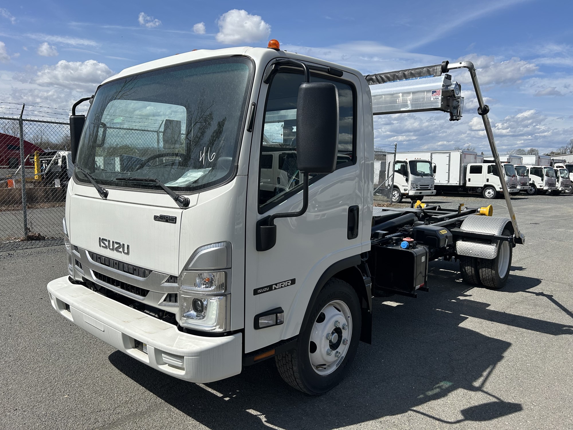 2025 Isuzu NRR GAS 1U3 - image 1 of 6