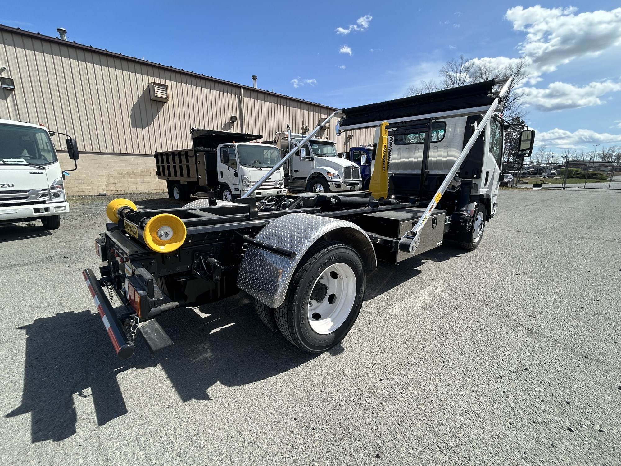 2025 Isuzu NRR GAS 1U3 - image 5 of 6