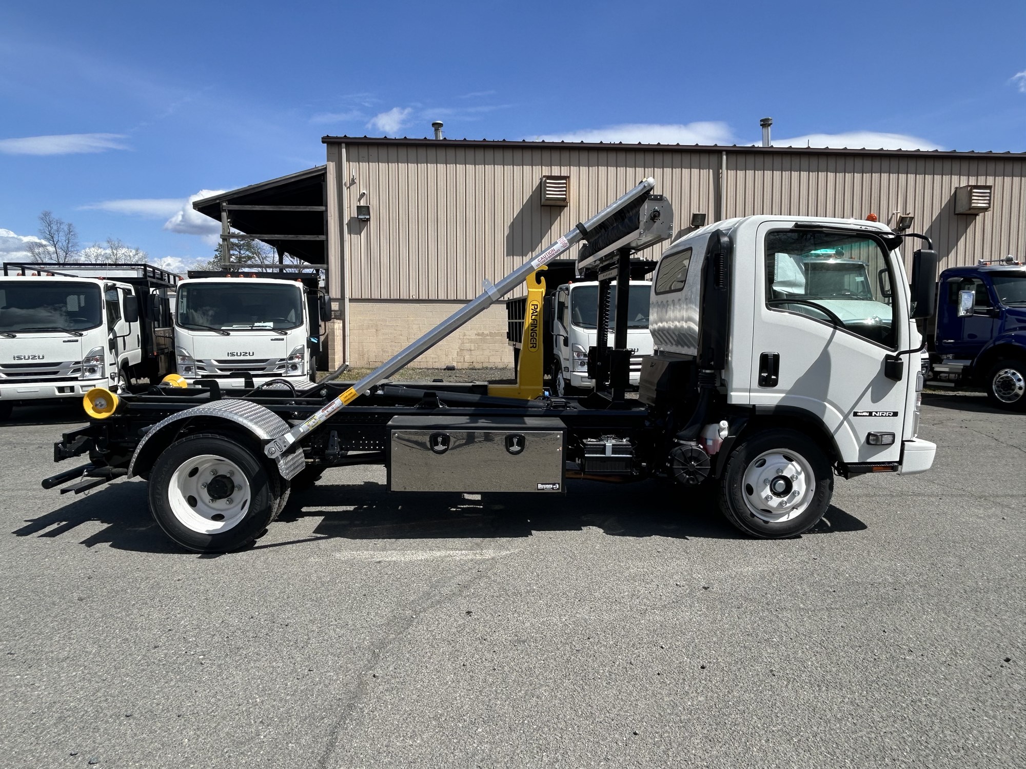 2025 Isuzu NRR GAS 1U3 - image 6 of 6