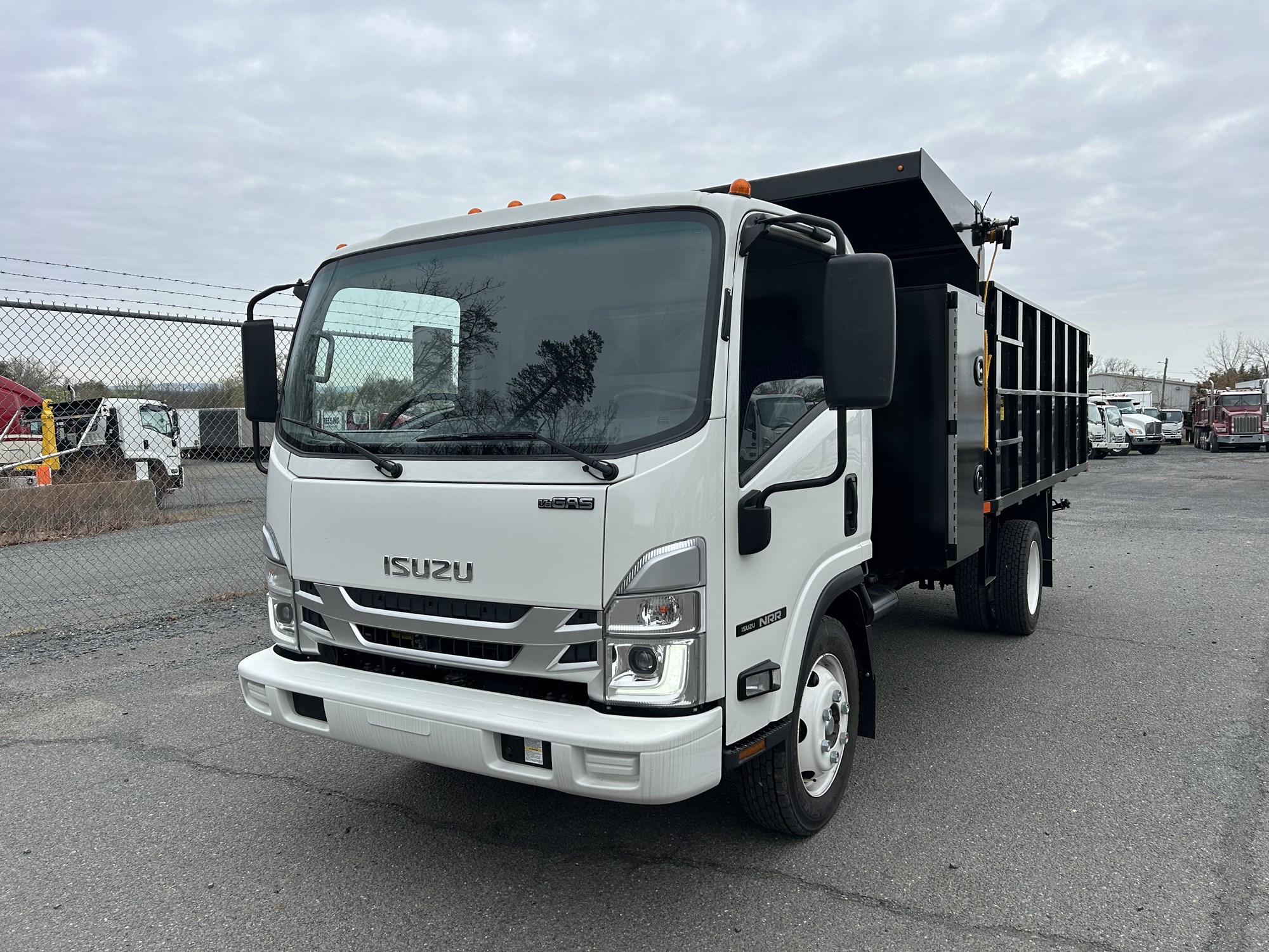 2025 Isuzu NRR GAS 1U3 - image 1 of 6