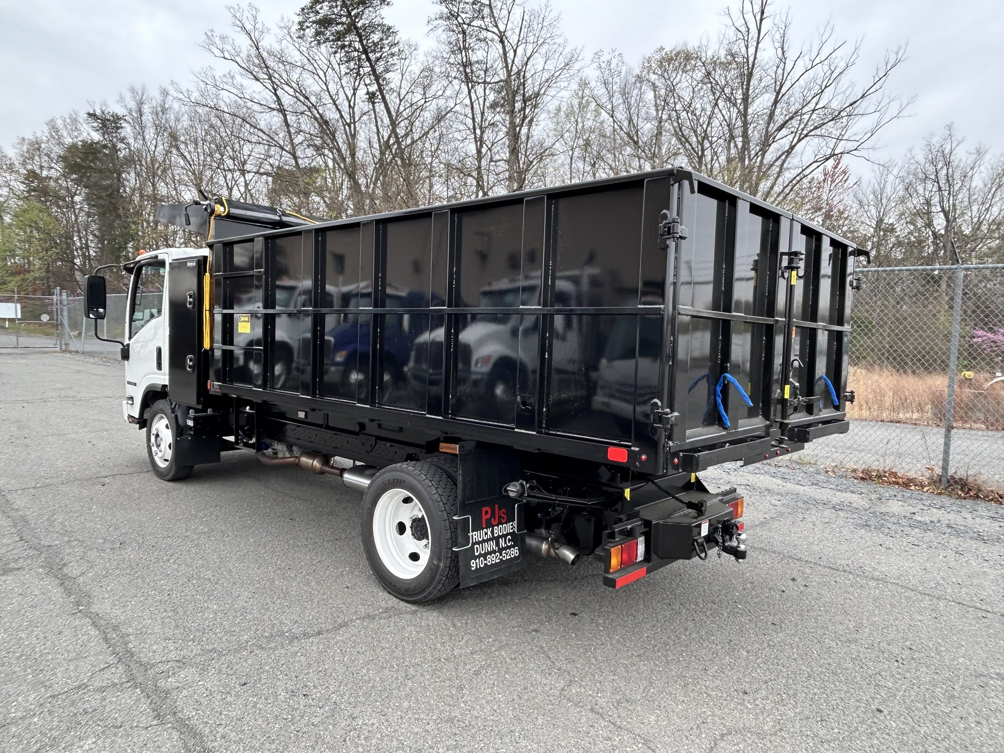 2025 Isuzu NRR GAS 1U3 - image 3 of 6