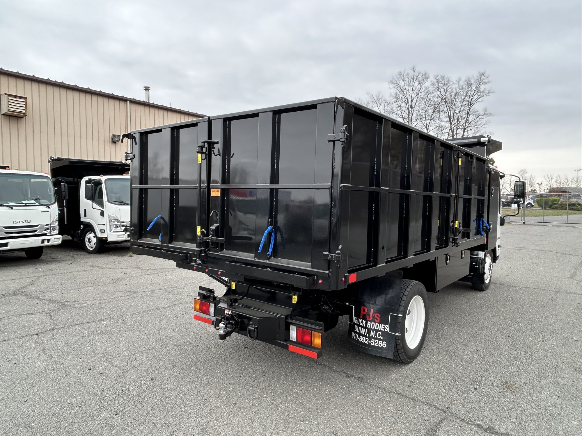 2025 Isuzu NRR GAS 1U3 - image 4 of 6