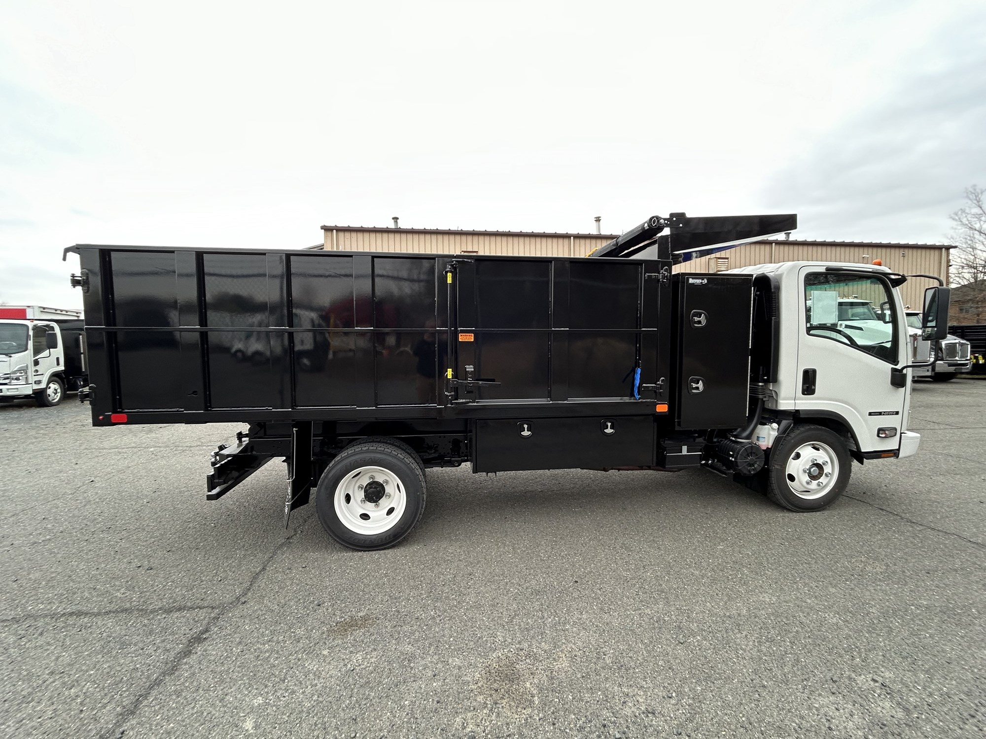 2025 Isuzu NRR GAS 1U3 - image 5 of 6