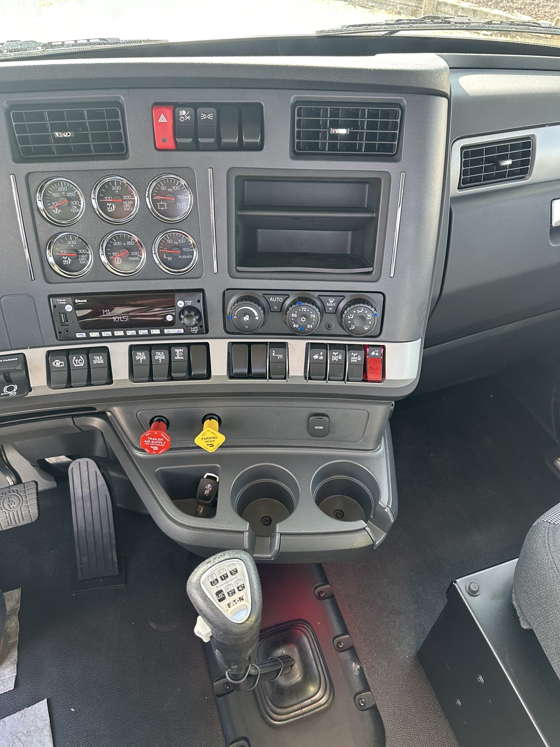 2026 Kenworth T880 - image 6 of 6