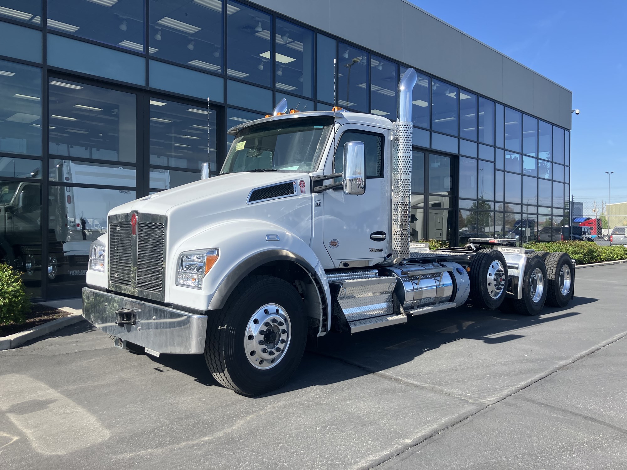 2026 Kenworth T880 - image 1 of 6