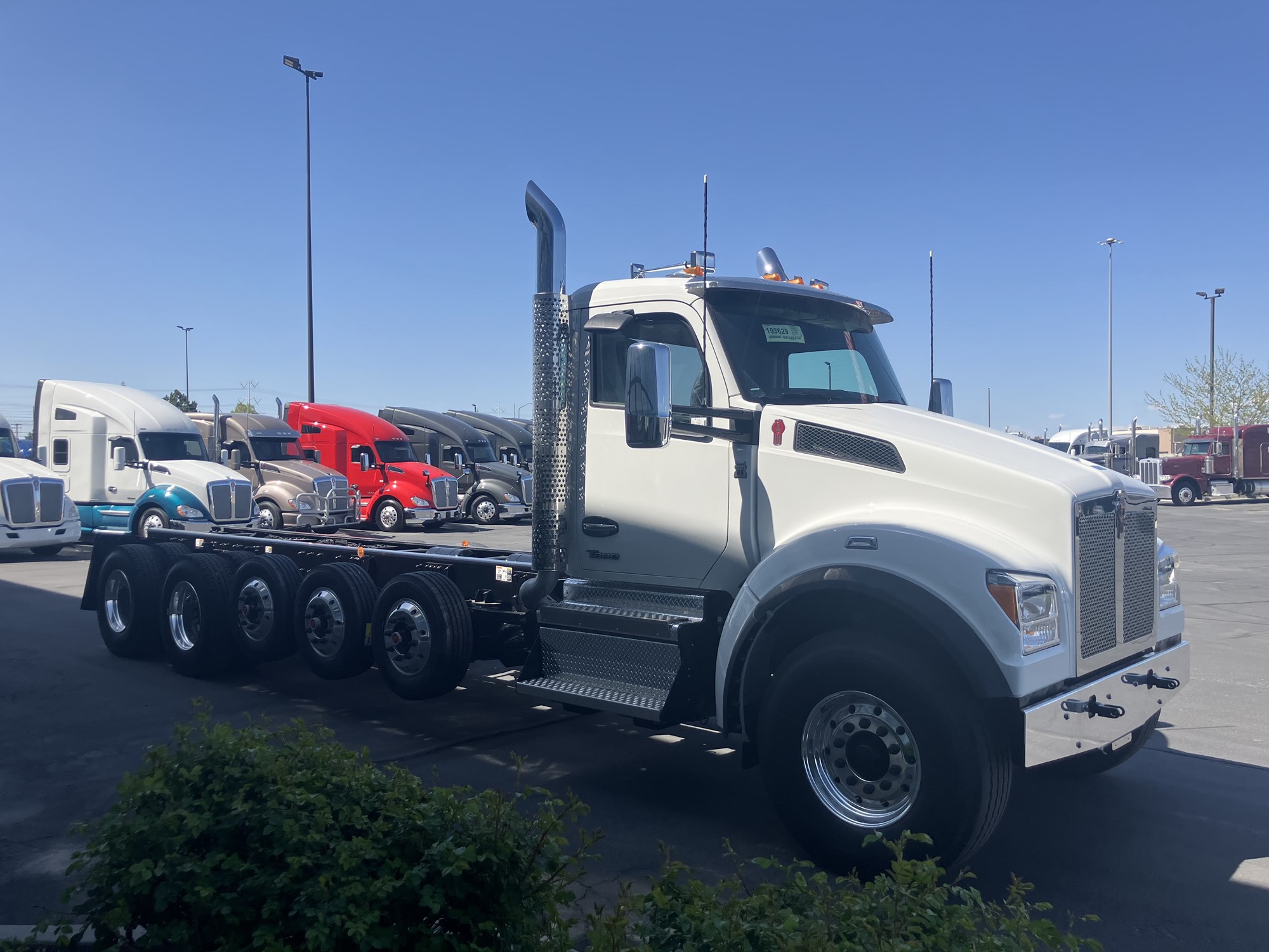 2026 Kenworth T880 - image 3 of 6