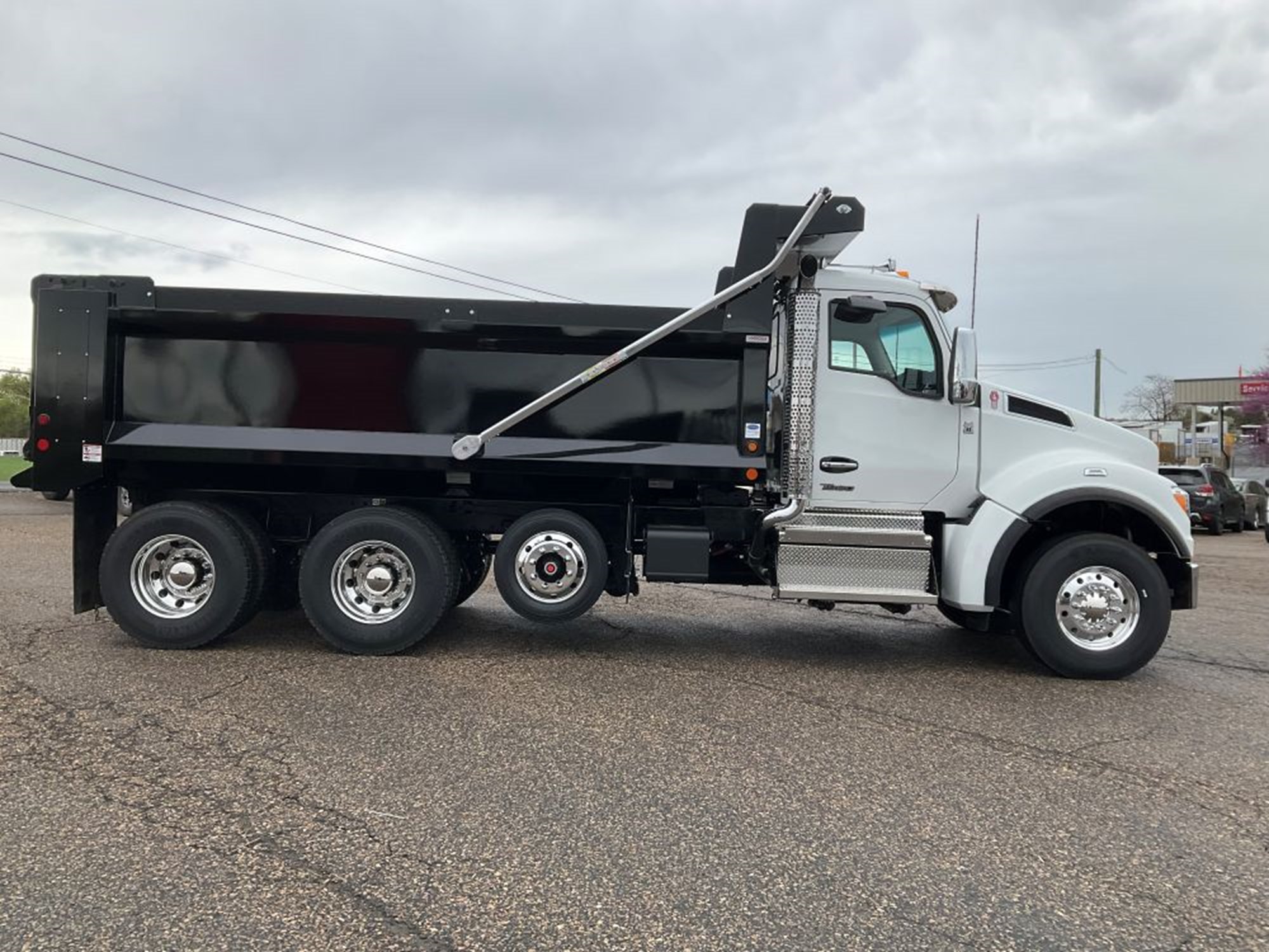 2026 Kenworth T880 - image 5 of 6