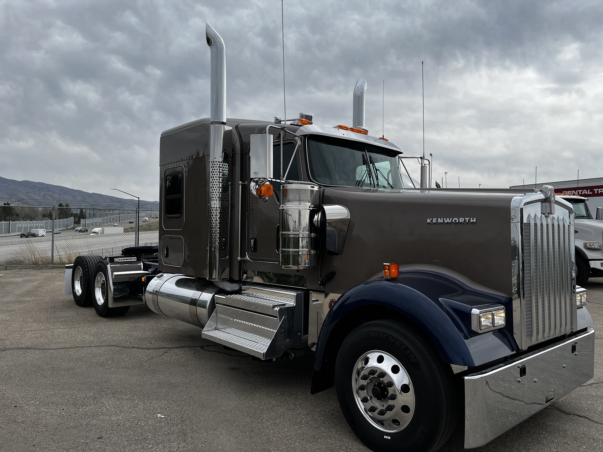 2026 Kenworth W900B - image 2 of 4