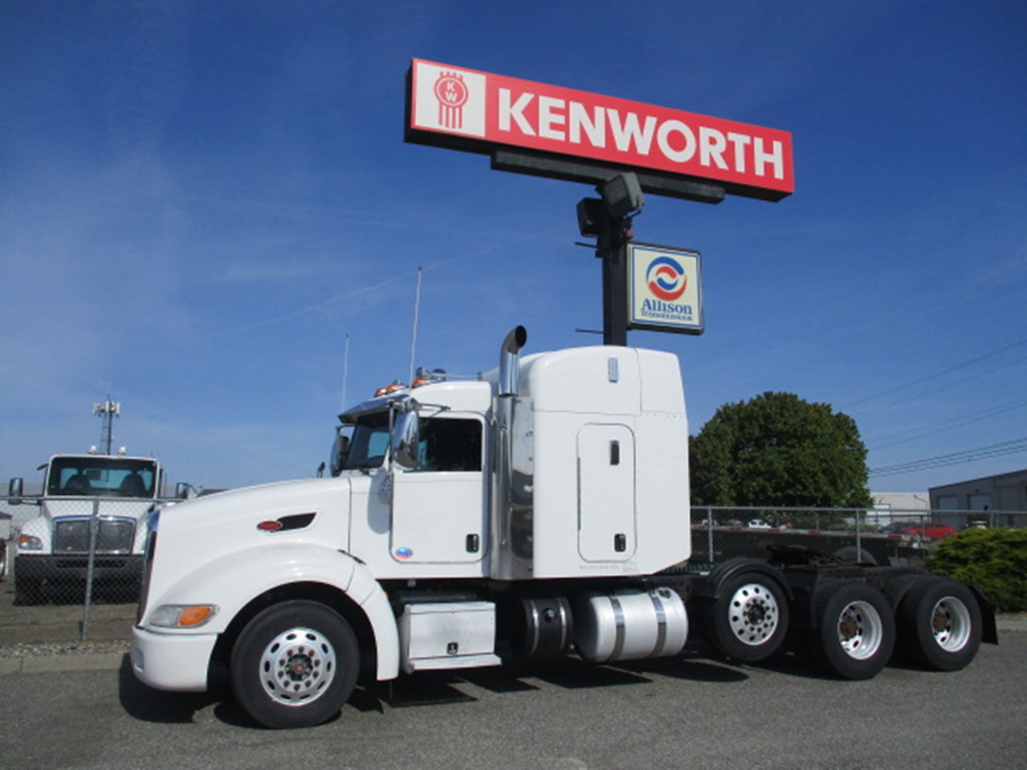 2012 Peterbilt 386 - image 1 of 6