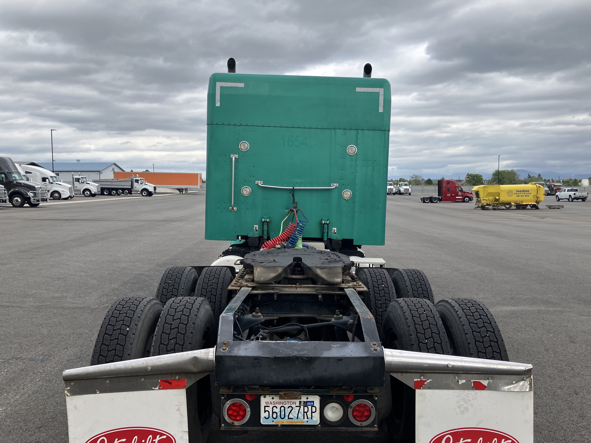 2016 Peterbilt 367 - image 4 of 6