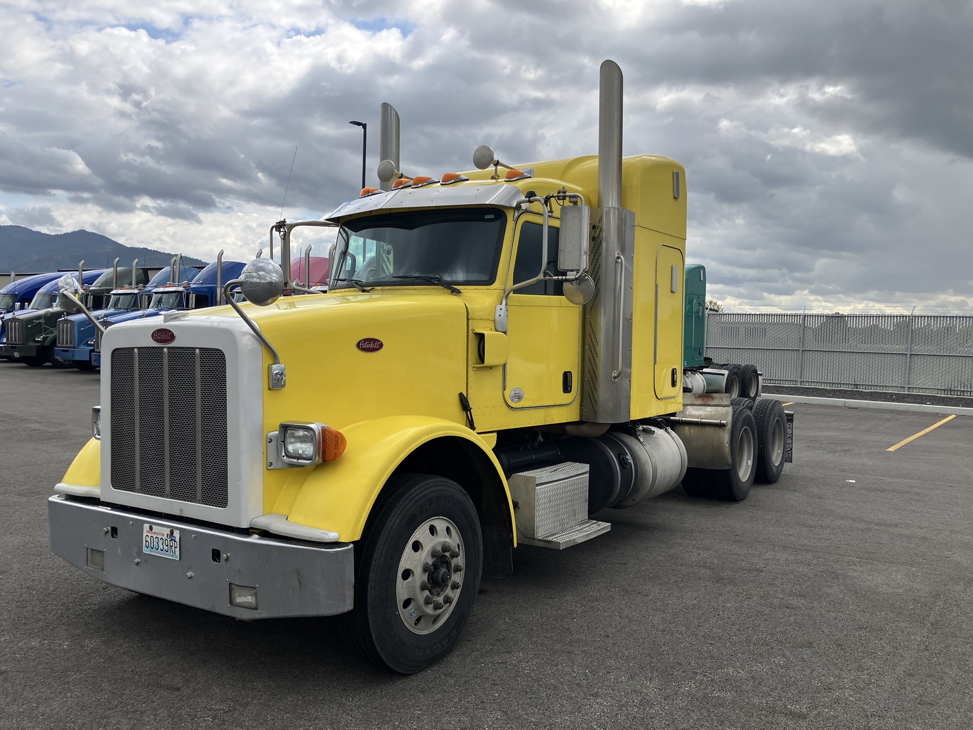 2017 Peterbilt 367 - image 1 of 6
