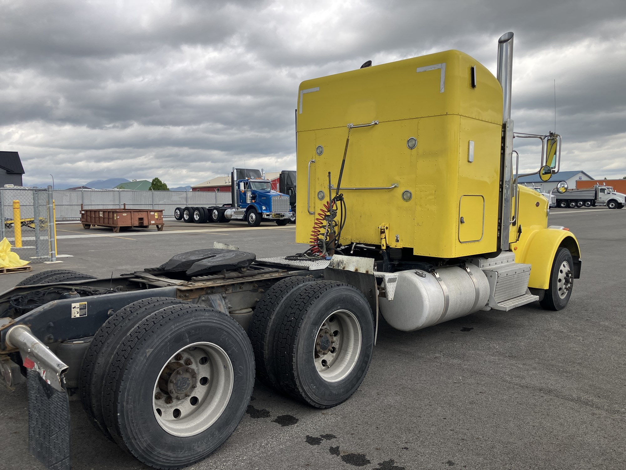 2017 Peterbilt 367 - image 5 of 6