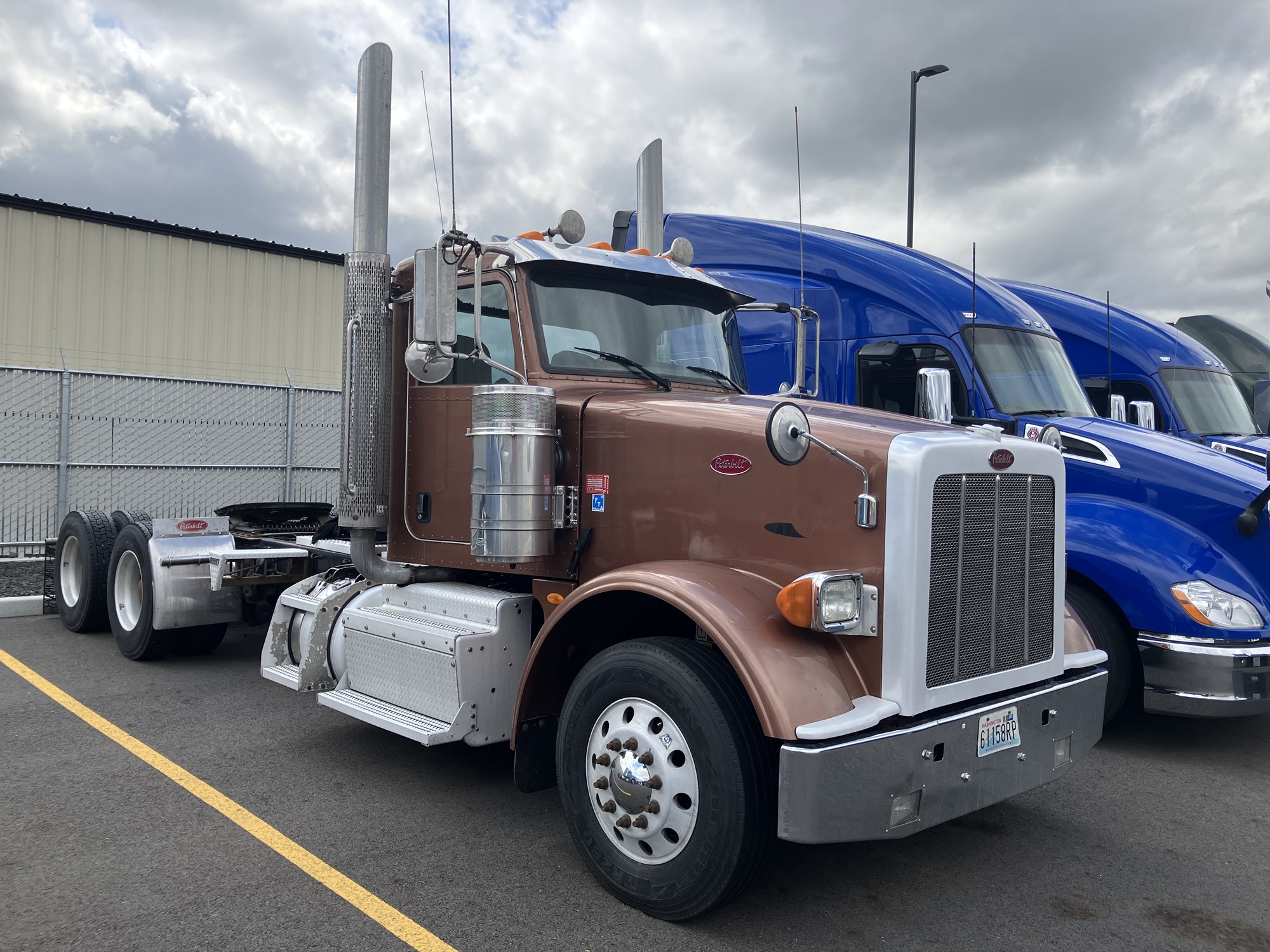 2017 Peterbilt 367 - image 1 of 5