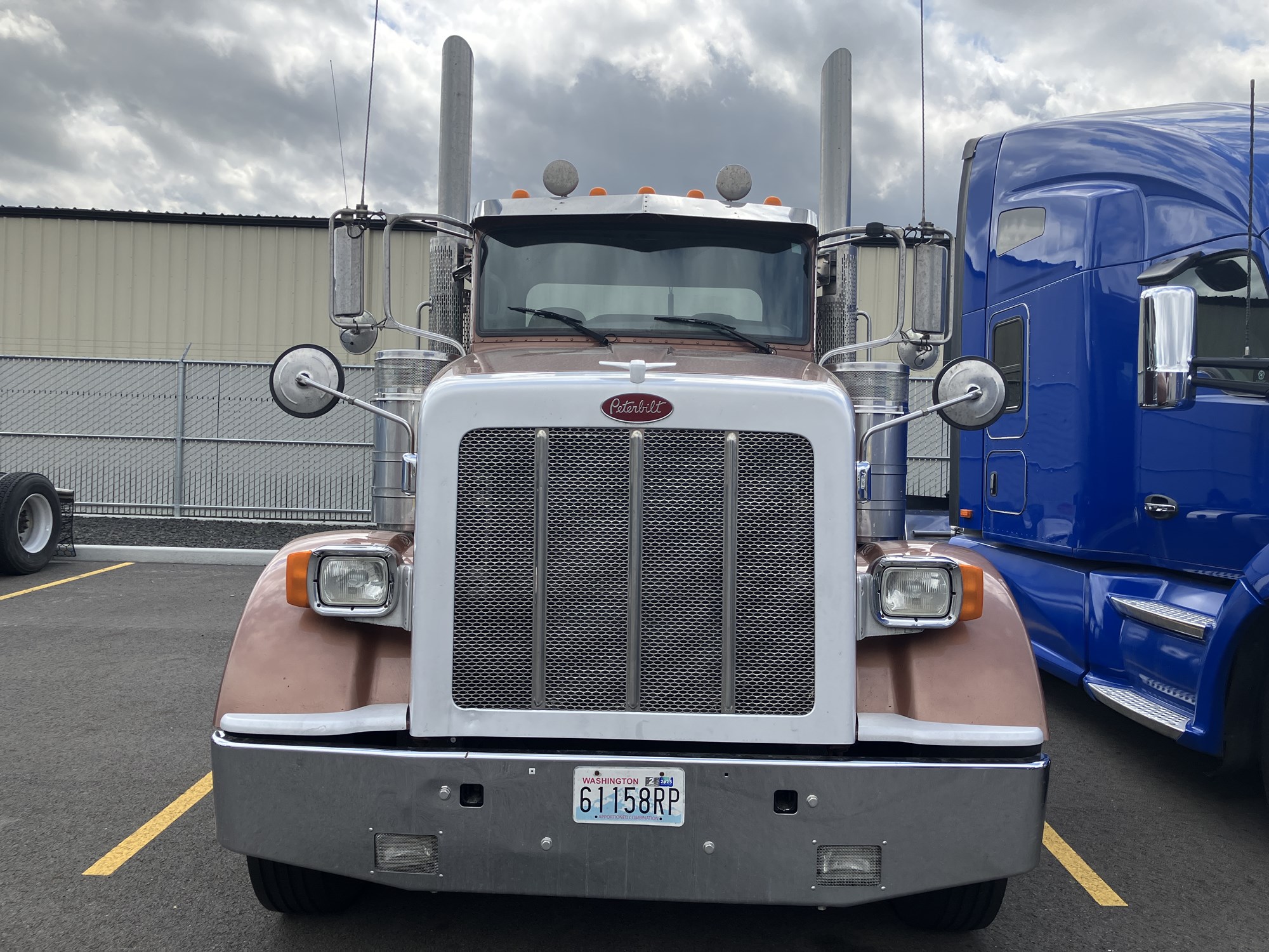 2017 Peterbilt 367 - image 2 of 5
