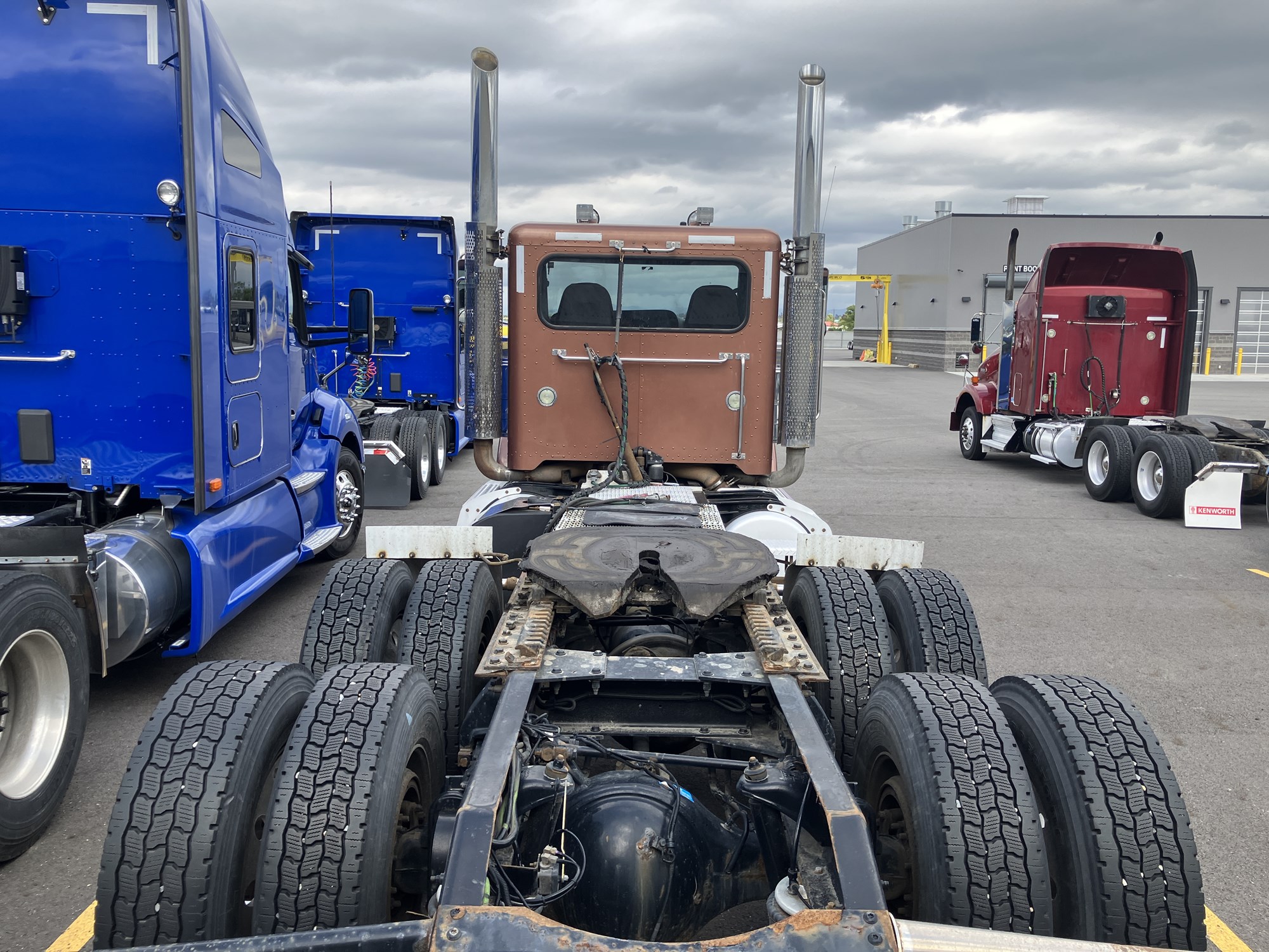 2017 Peterbilt 367 - image 3 of 5