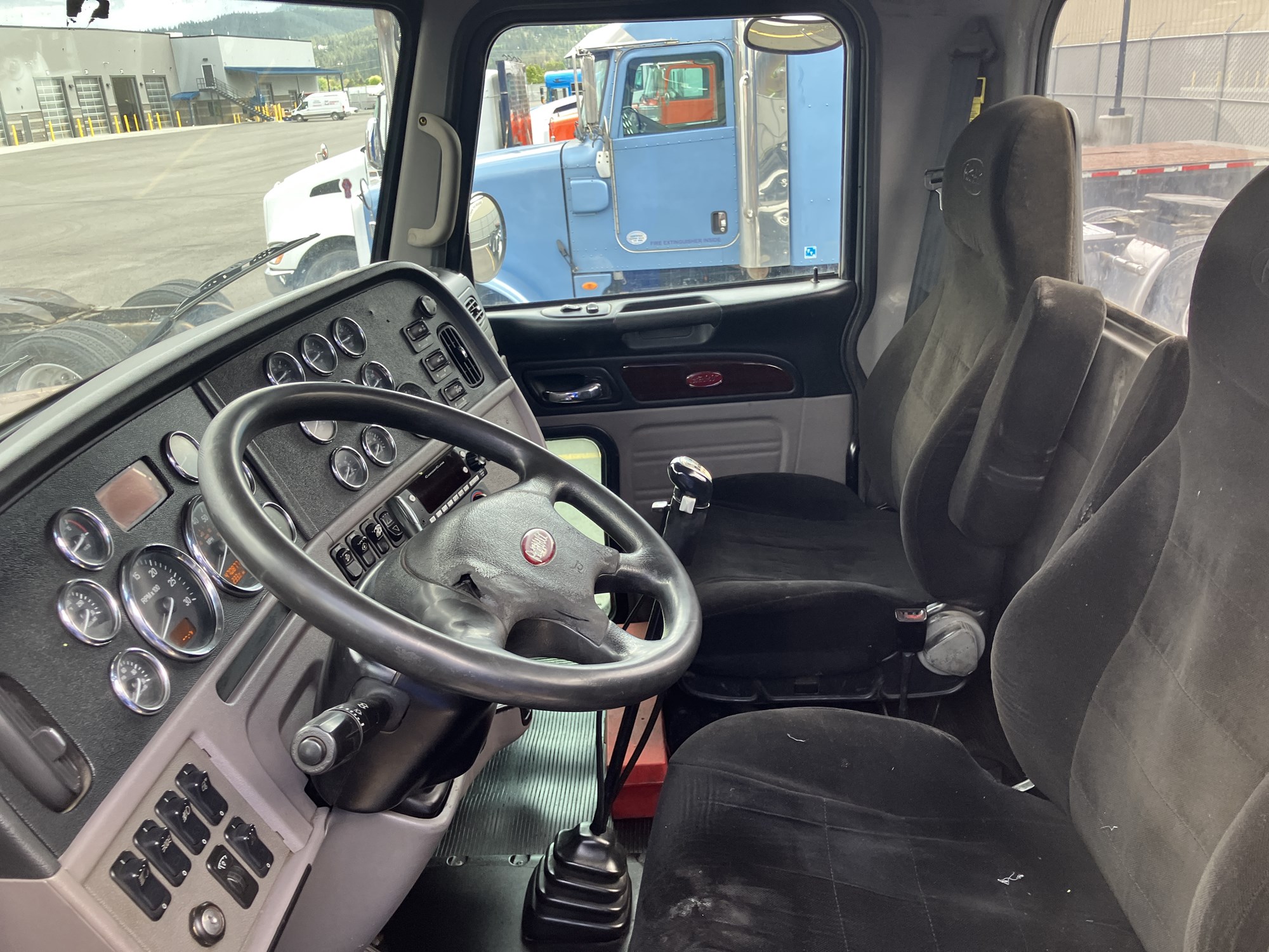 2017 Peterbilt 367 - image 5 of 5