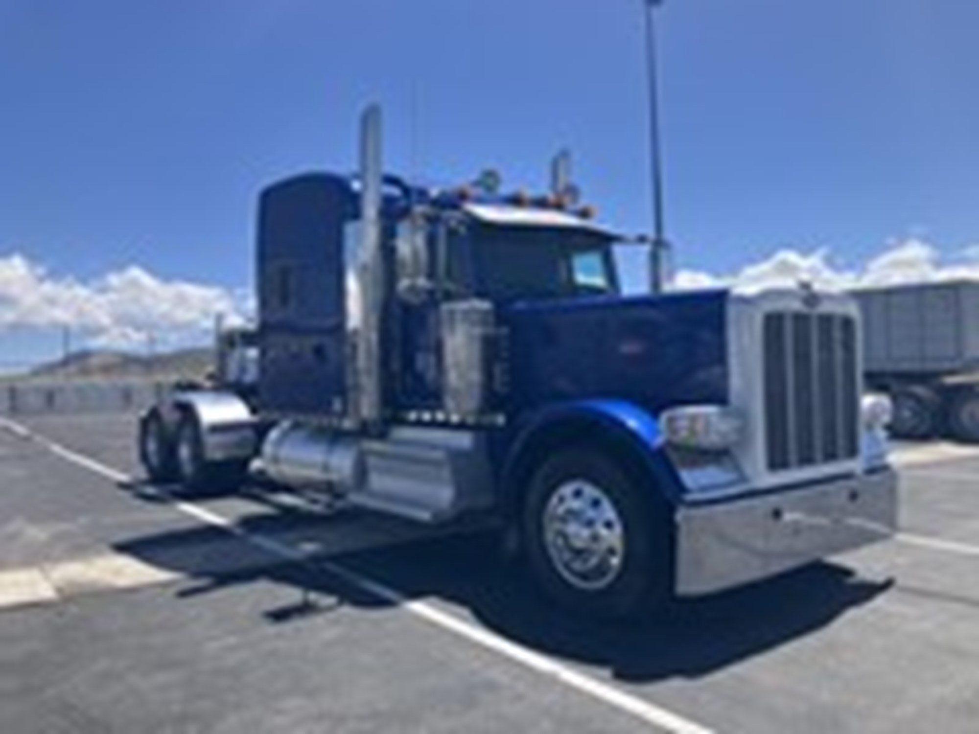 2019 Peterbilt 389 - image 1 of 6