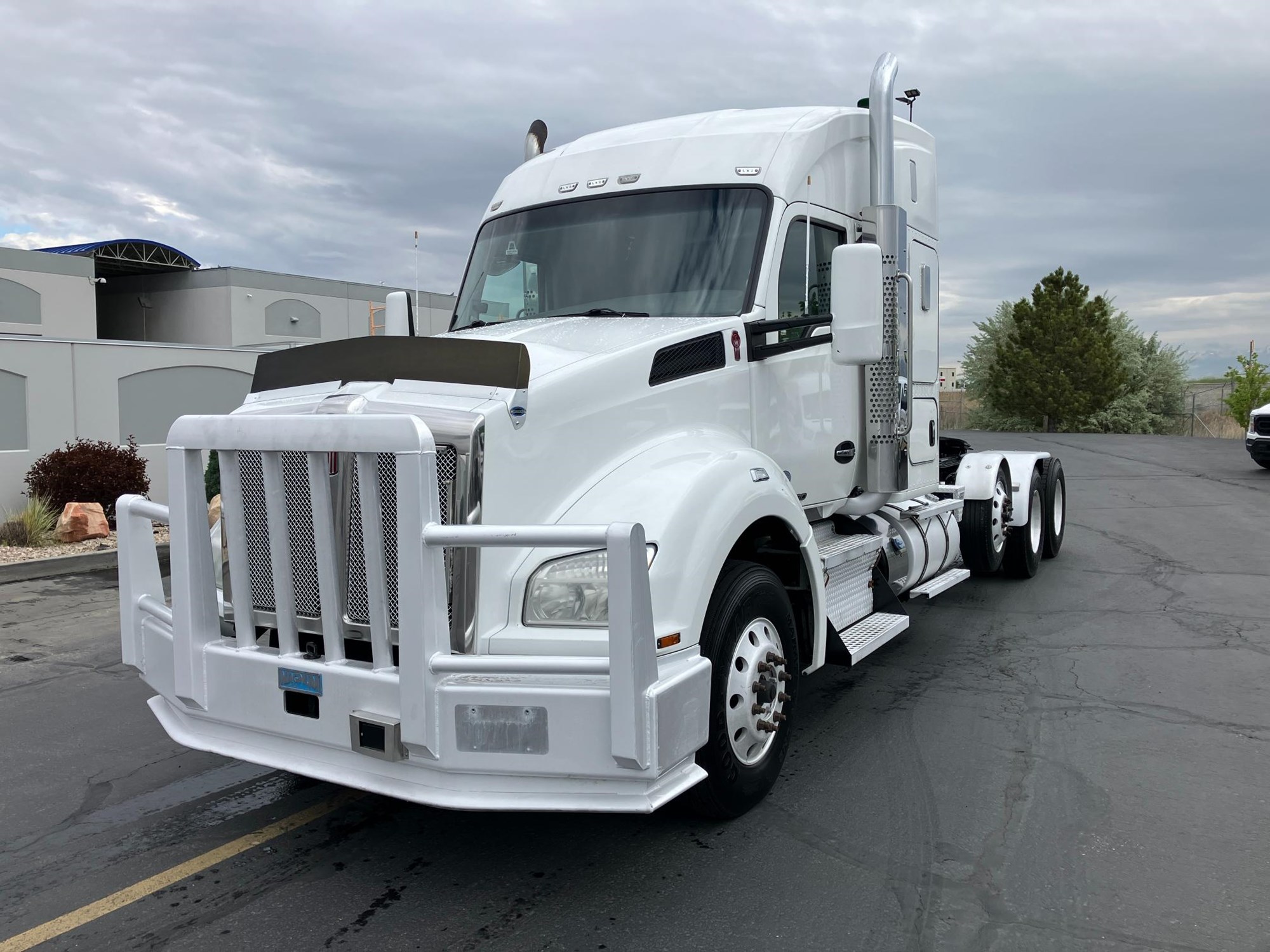 2019 Kenworth T880 - image 2 of 6