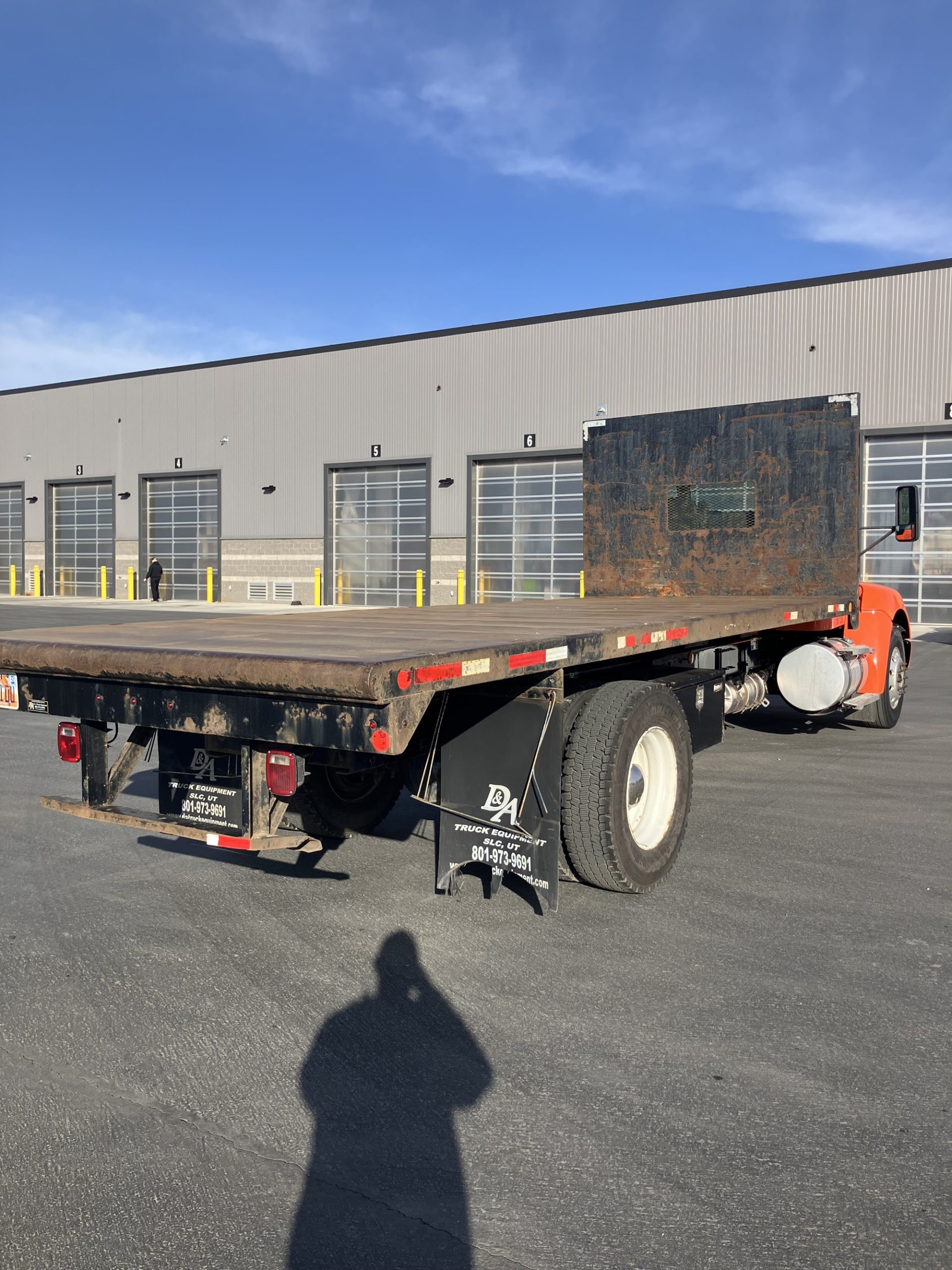 2019 Kenworth T270 - image 3 of 5