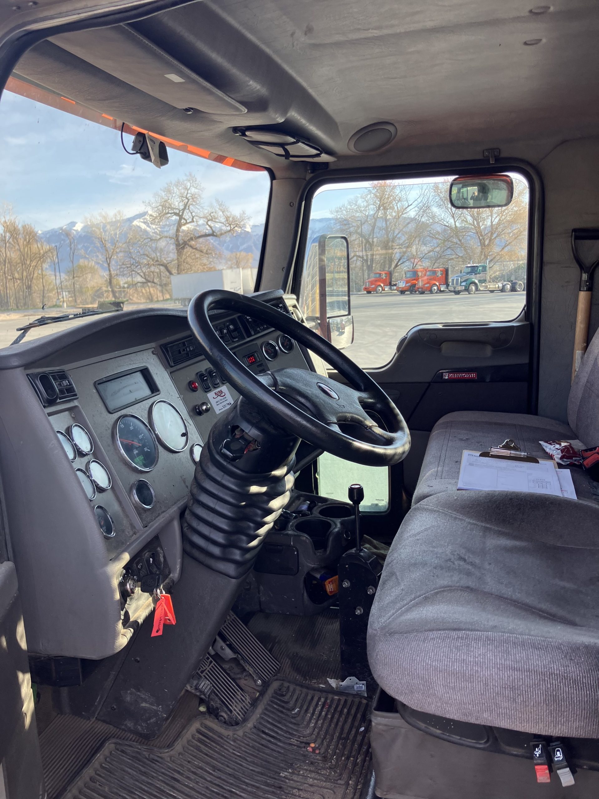 2019 Kenworth T270 - image 5 of 5
