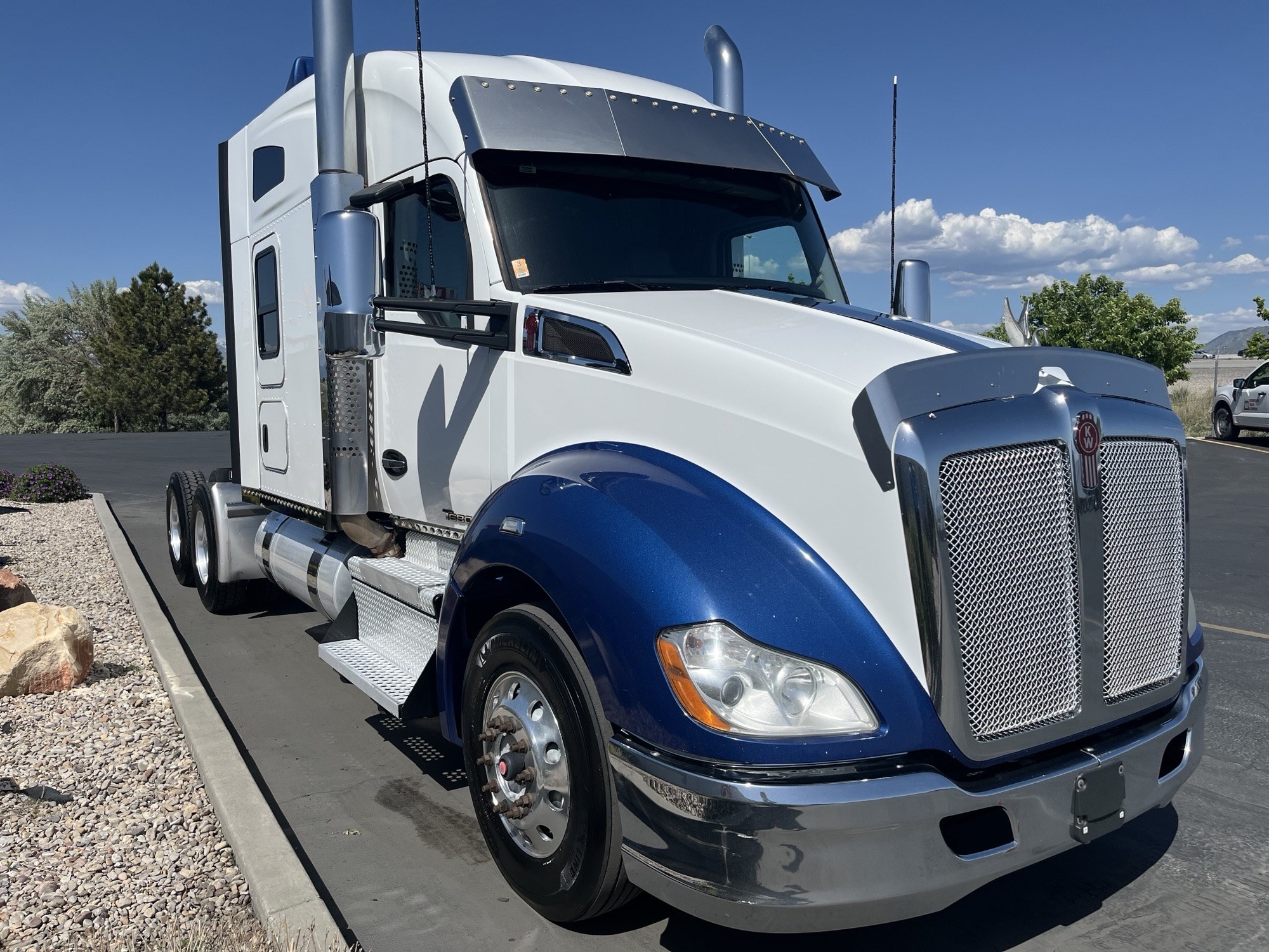 2020 Kenworth T680 - image 4 of 6