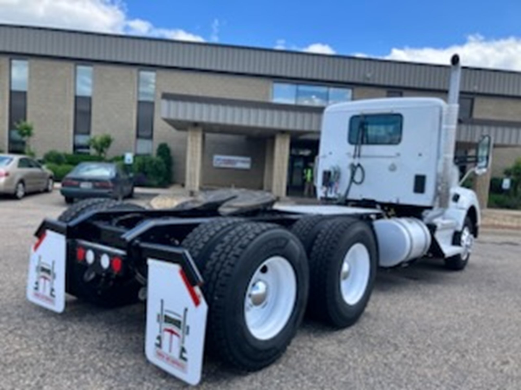 2020 Kenworth T880 - image 3 of 6