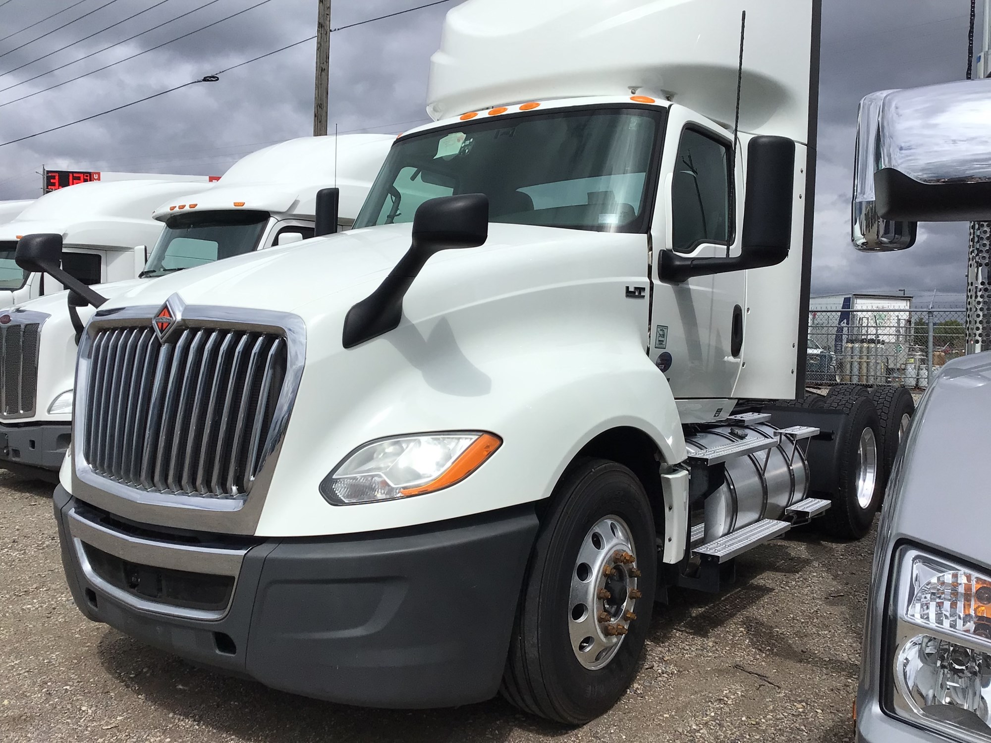 2020 International LT - image 1