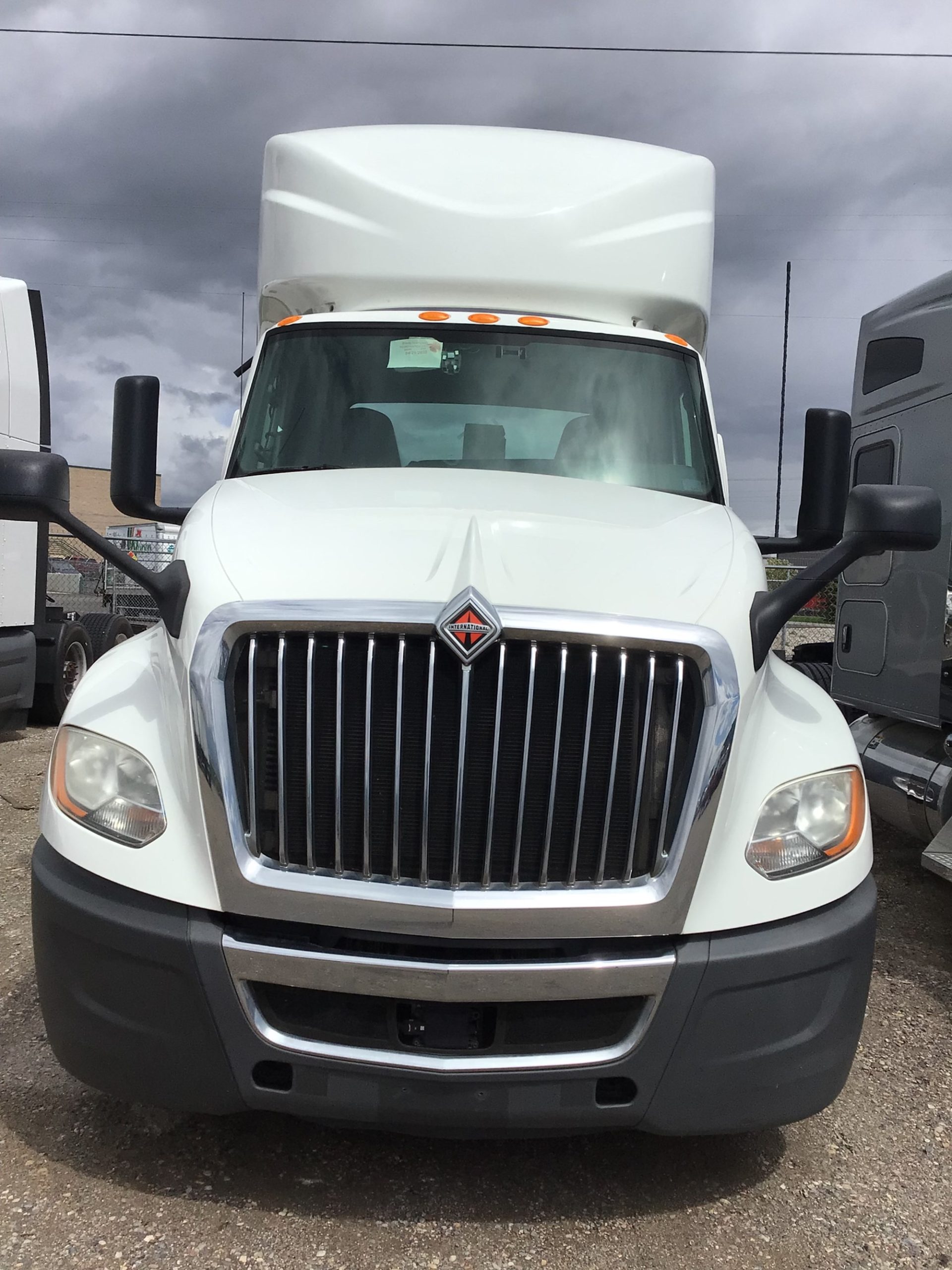 2020 International LT - image 2